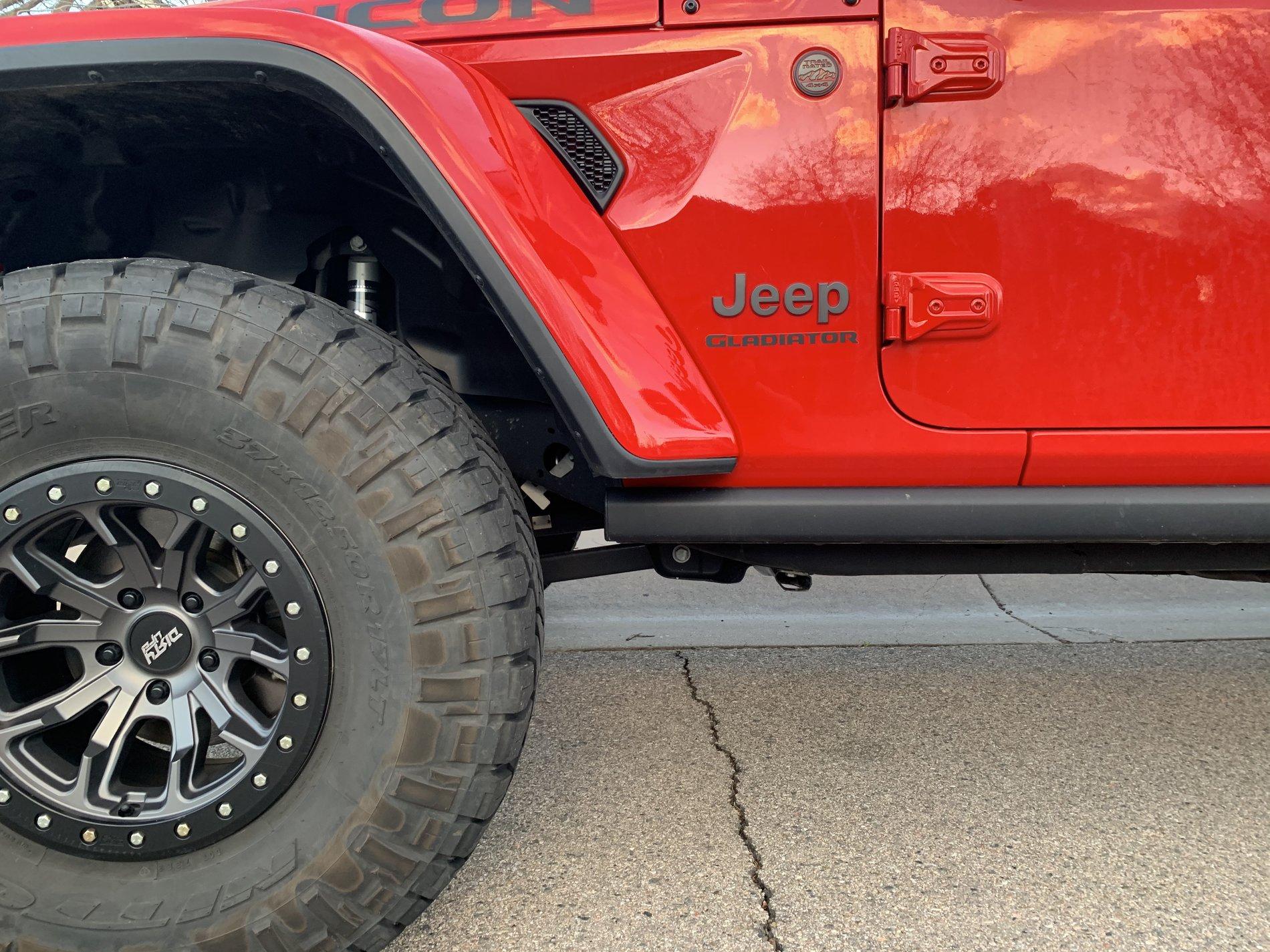 Jeep Gladiator Rock Rails Thread 0F7A3AFD-1BA9-44FD-99E0-0DC7565273ED