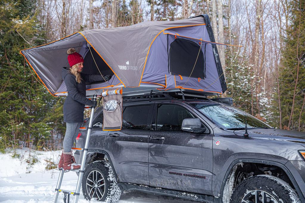 Jeep Gladiator The SkyLux and Bantam tents are hardshell, side opening RTTs. 49617233218_82849d45c9_b-