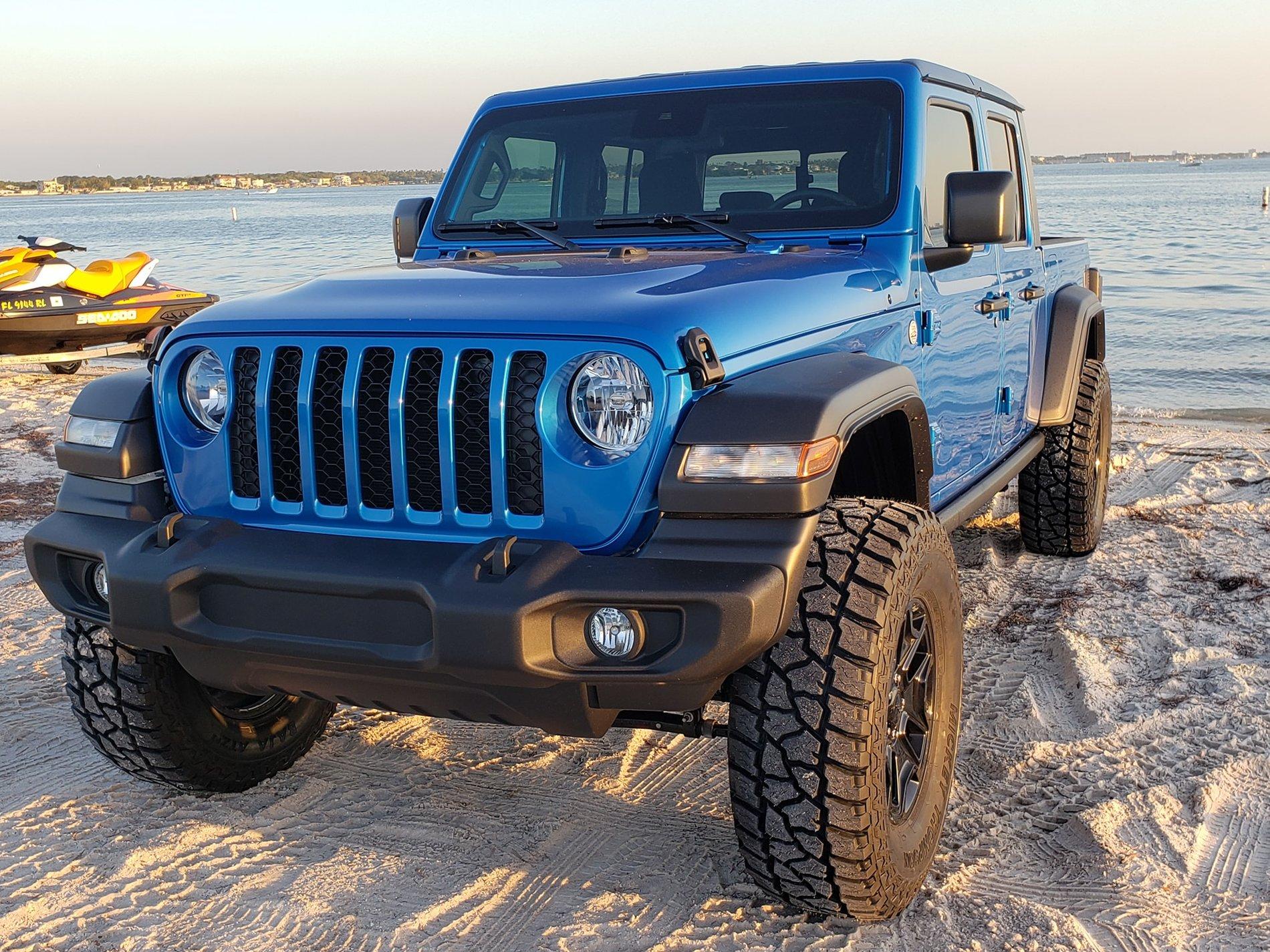 Jeep Gladiator Looking for pics of between 1.5 and 1.75 inch wheel spacers 90431644_10221233082881197_3029287231832457216_o