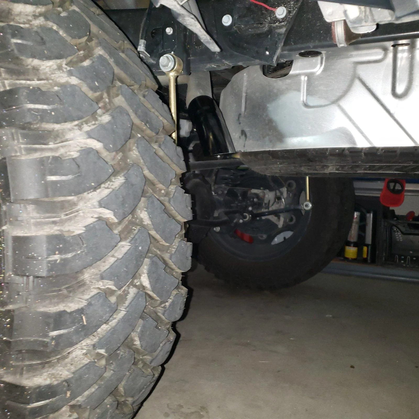 Jeep Gladiator 37” spare tire - list of tires that fit under the bed 20190908_194632