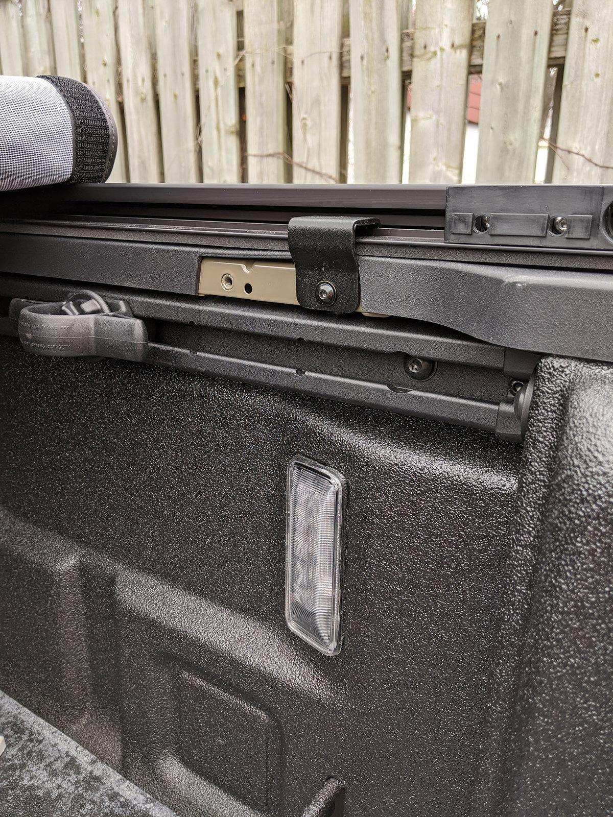 jt tonneau rear clamp.jpg