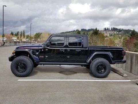 Jeep Gladiator Lets see all those Gladiators with lifts and bigger tires! 90511752_498605287497855_3915603954414649344_n (1)