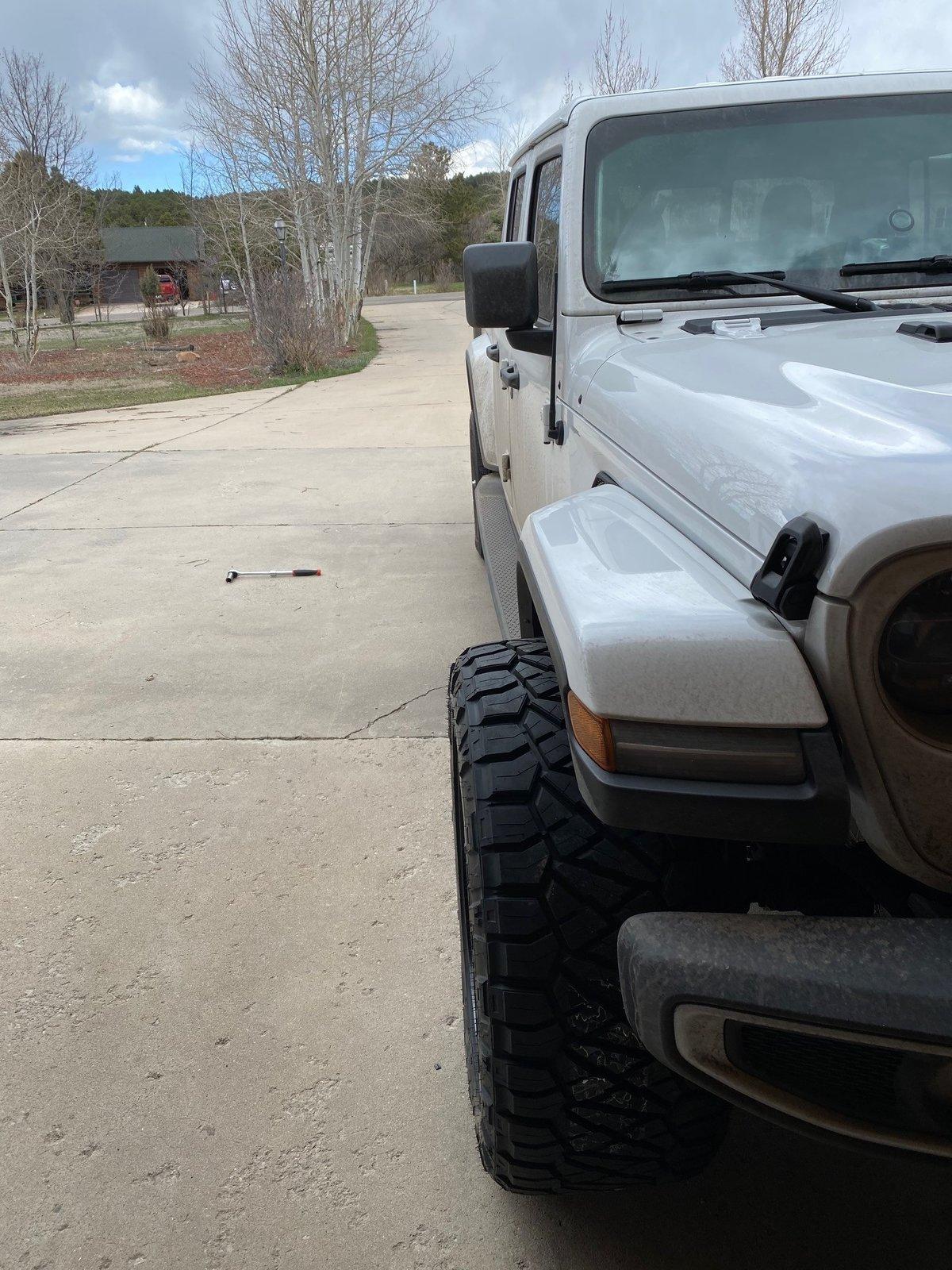 Jeep Gladiator Overland No Lift on 35's and 22" IMG_2612
