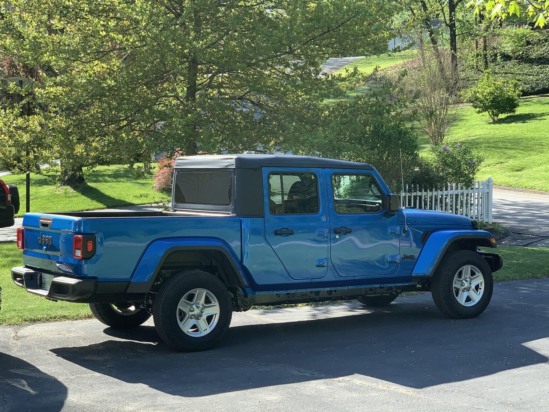 Jeep Gladiator HYDRO BLUE PEARL Gladiator JT Club 3ECDC949-9A56-4D69-9528-23ED4944C5F8