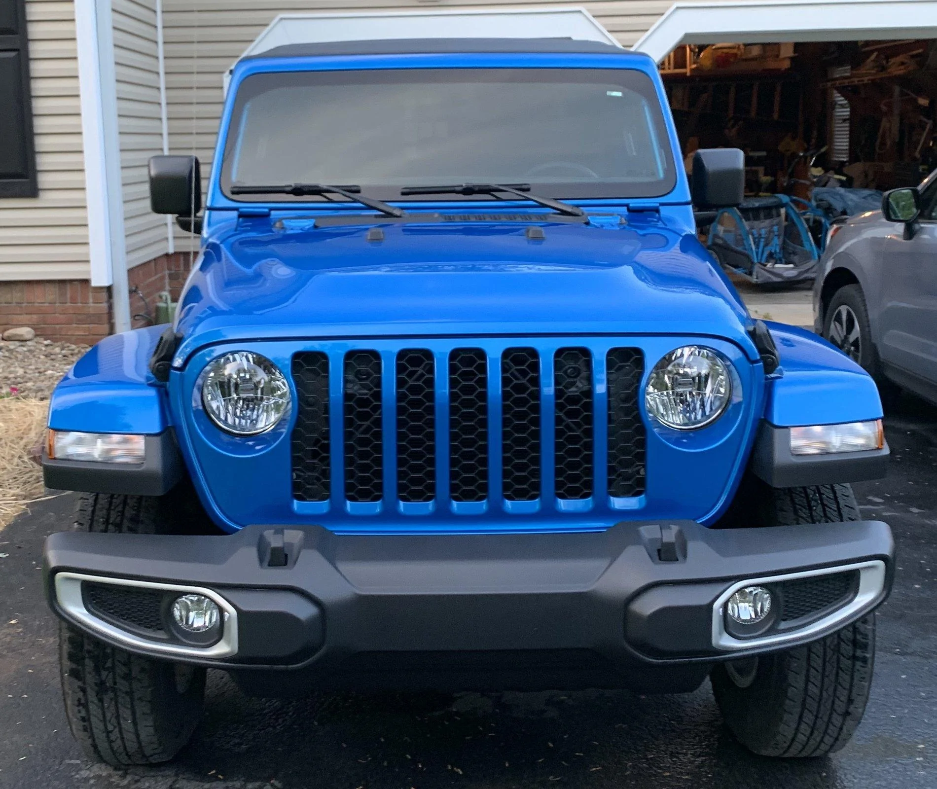 Jeep Gladiator HYDRO BLUE PEARL Gladiator JT Club F231EC05-4693-46EB-94EF-77588262BF78
