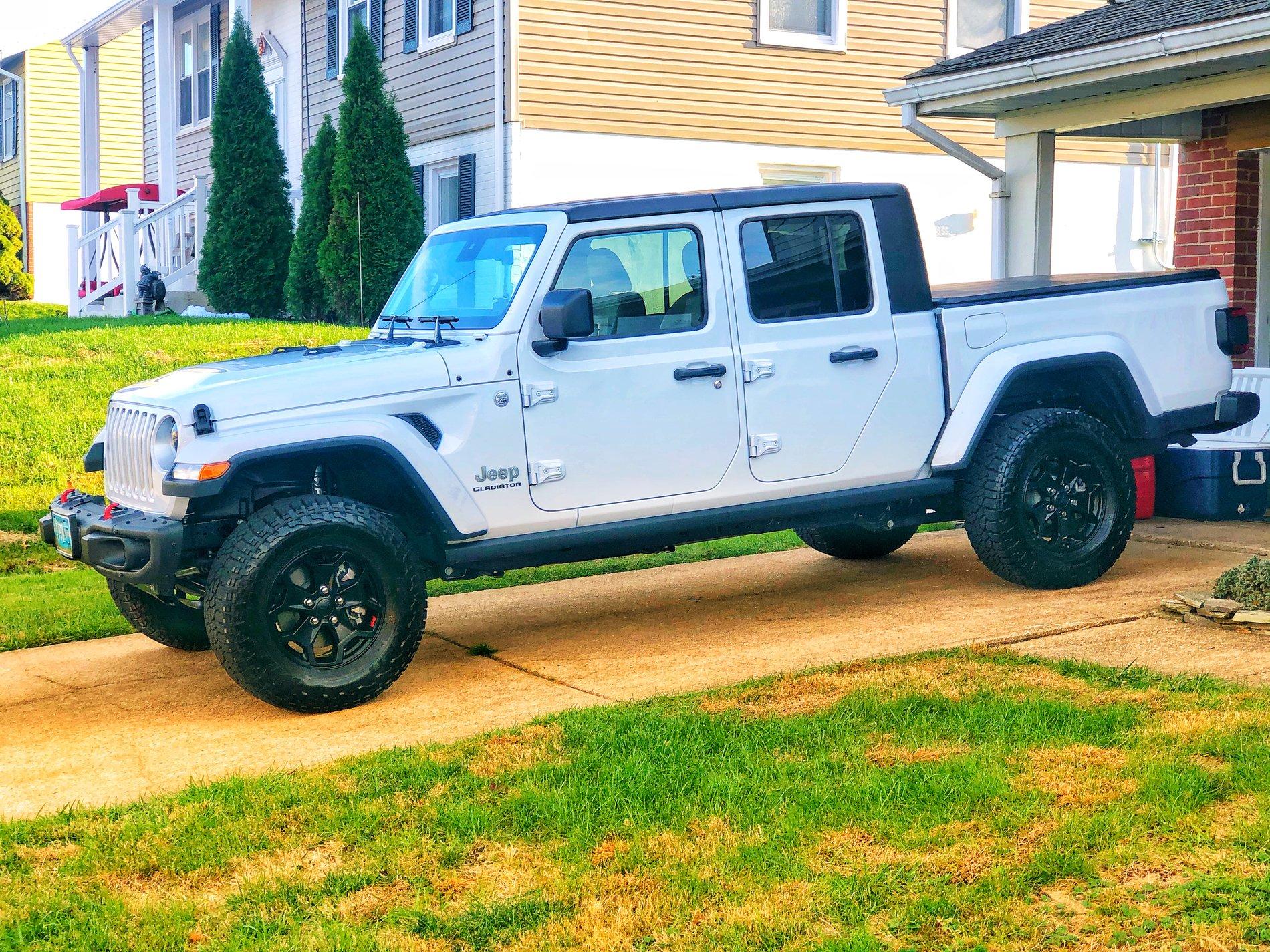 Jeep Gladiator Selling Launch Edition wheels with Falken AT 436AB062-CD32-4DDF-BDD4-B3960719B4B5