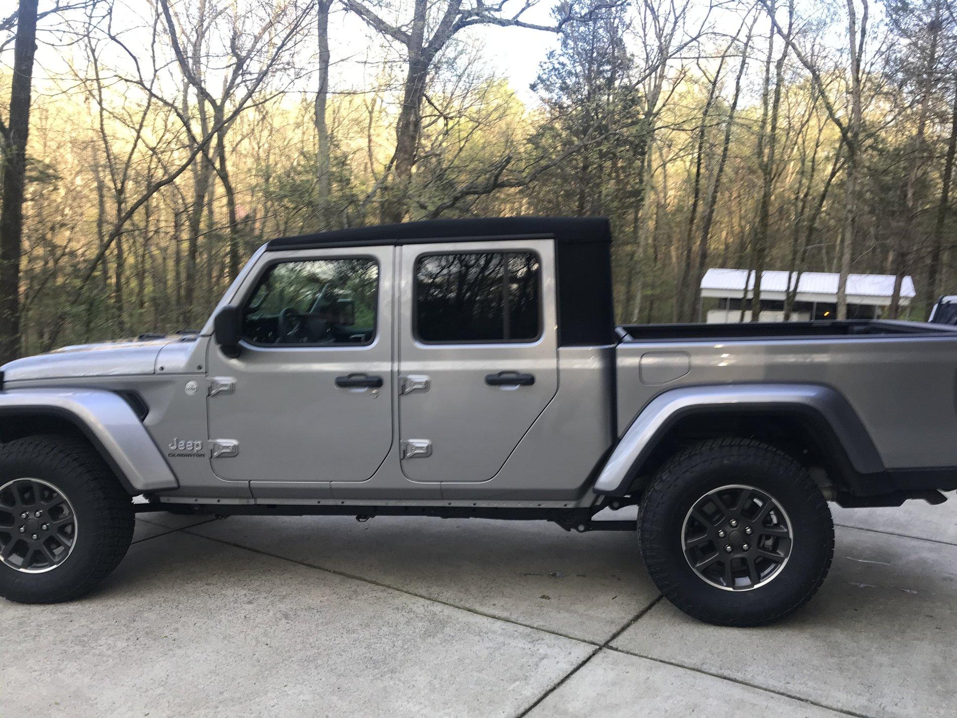 Jeep Gladiator F/S Factory premium soft top. B41A0BF2-AAA9-4109-8840-3E86FD6A248A
