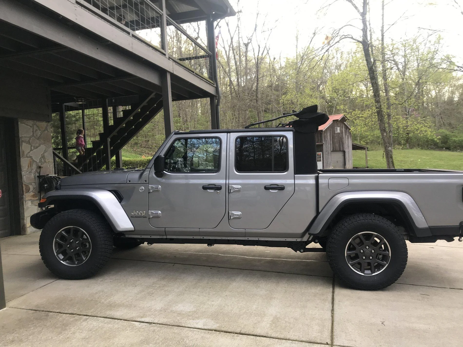 Jeep Gladiator F/S Factory premium soft top. 580DA264-9202-4068-92B4-E19B7D4860B8