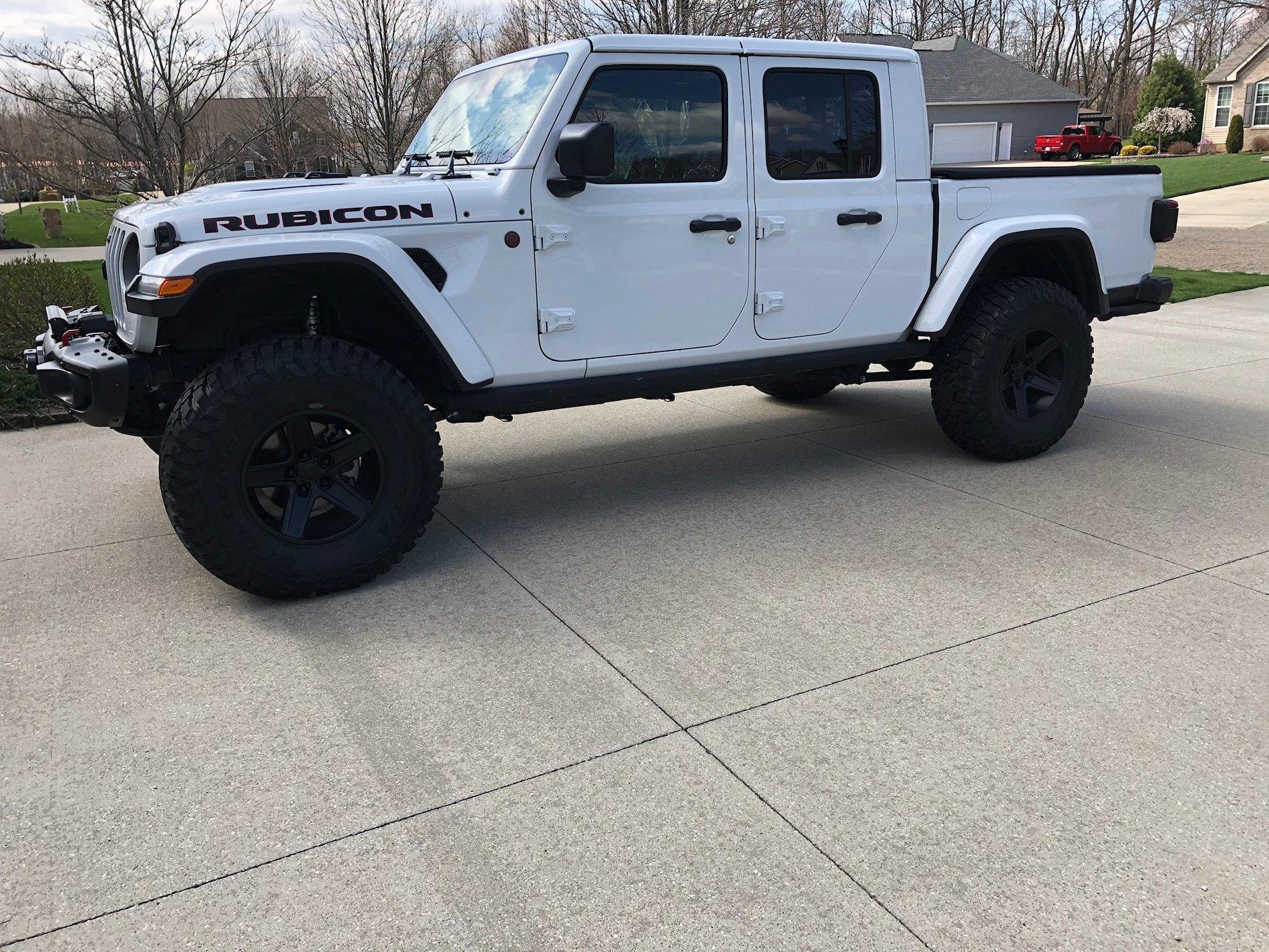 Jeep Gladiator Pictures of 37’s on your gladiator 9964A46B-2EA1-44DE-B227-E91424797F3B