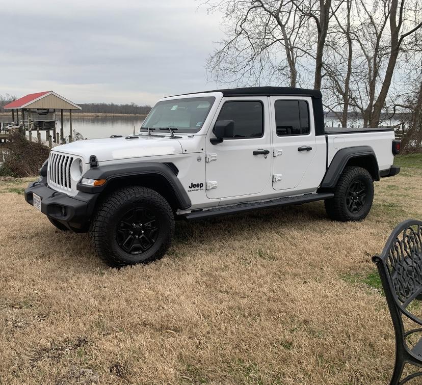 Jeep Gladiator Max tow with or without hood “Gladiator” stickers? A530B16A-9CDE-4889-8DA6-75EC53CABEDE