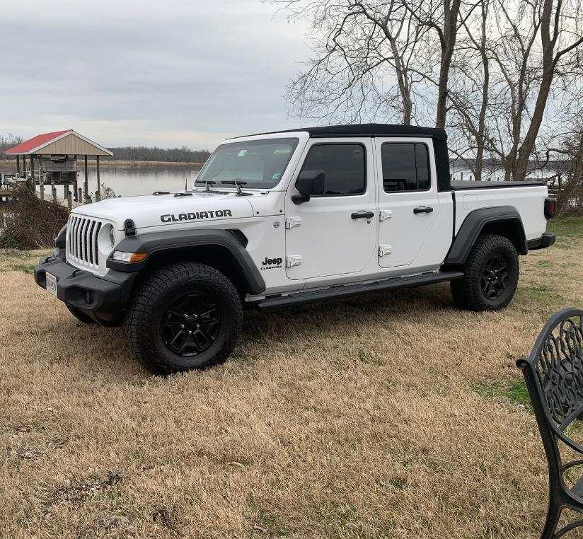Jeep Gladiator Max tow with or without hood “Gladiator” stickers? B535F6DF-B4F5-41A1-9849-EF4E46F48F7B
