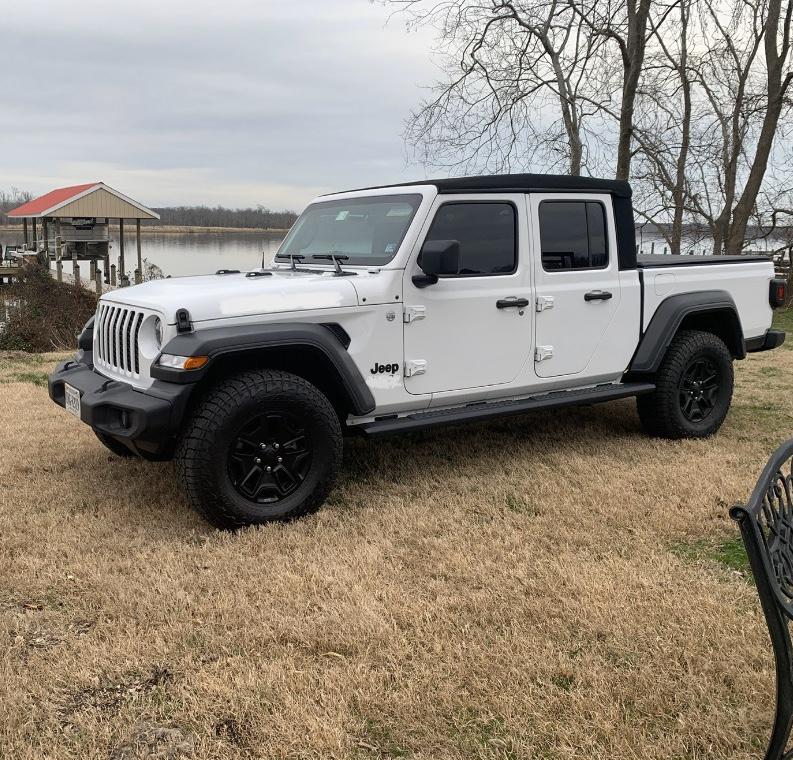 Jeep Gladiator Max tow with or without hood “Gladiator” stickers? 4BA47289-C8E8-41D3-8A64-F90CECA47359