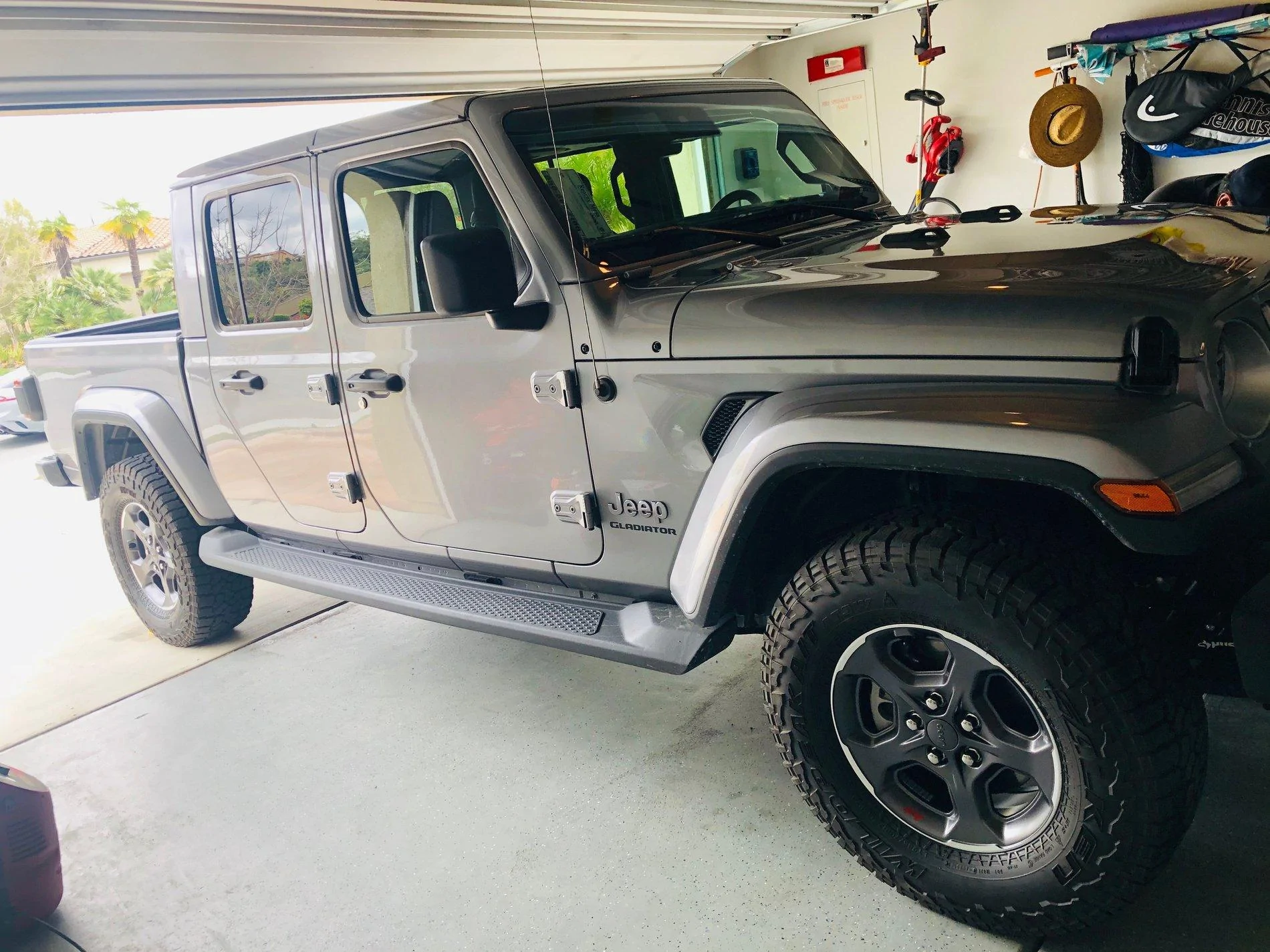 Jeep Gladiator Overland running boards steps CAF15833-0CBB-49A0-B46F-1FFAA217CA87