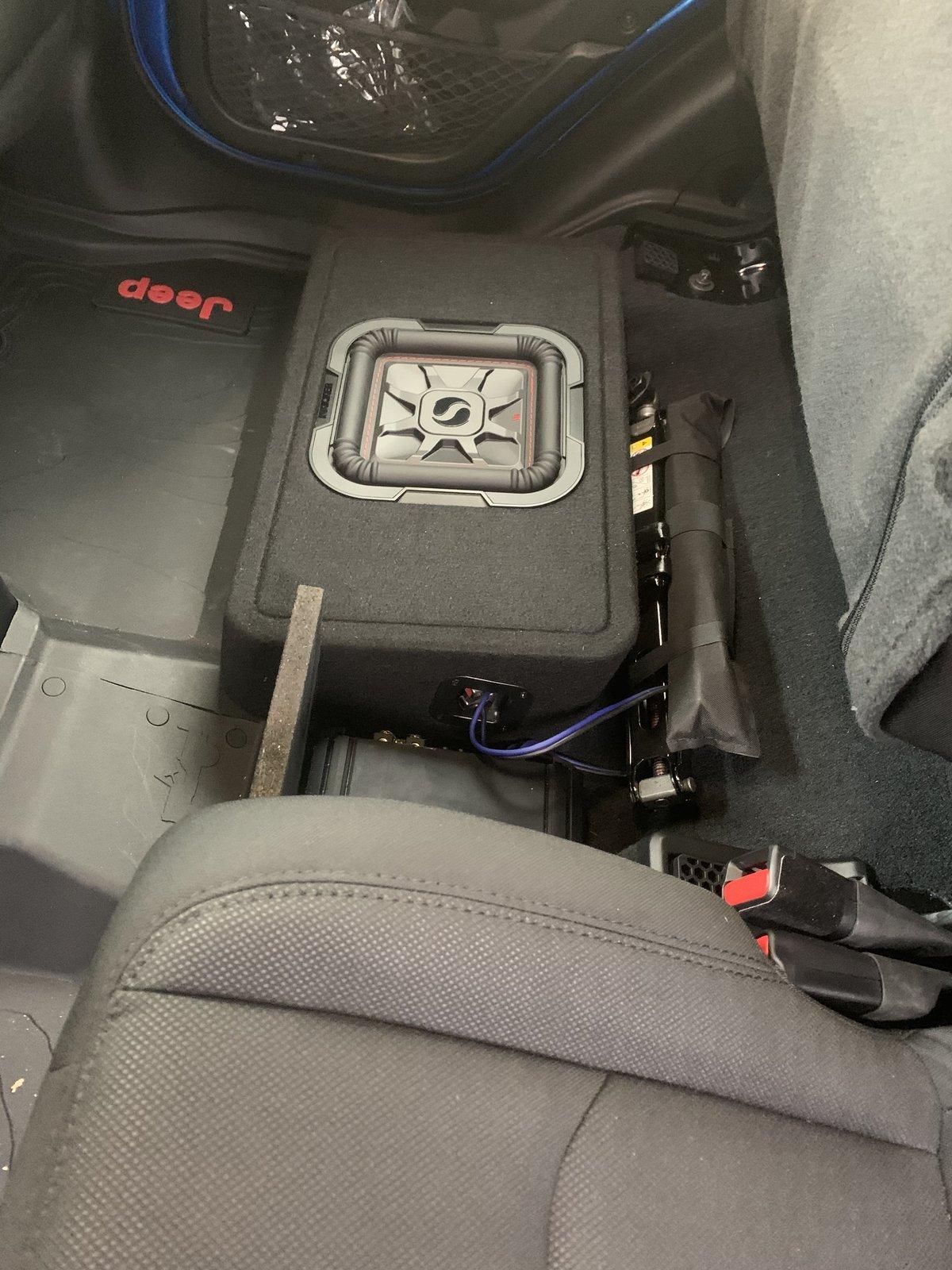 Jeep Gladiator Under Seat Subwoofer 650C7476-99D4-4AA6-9470-26F1BF750D15