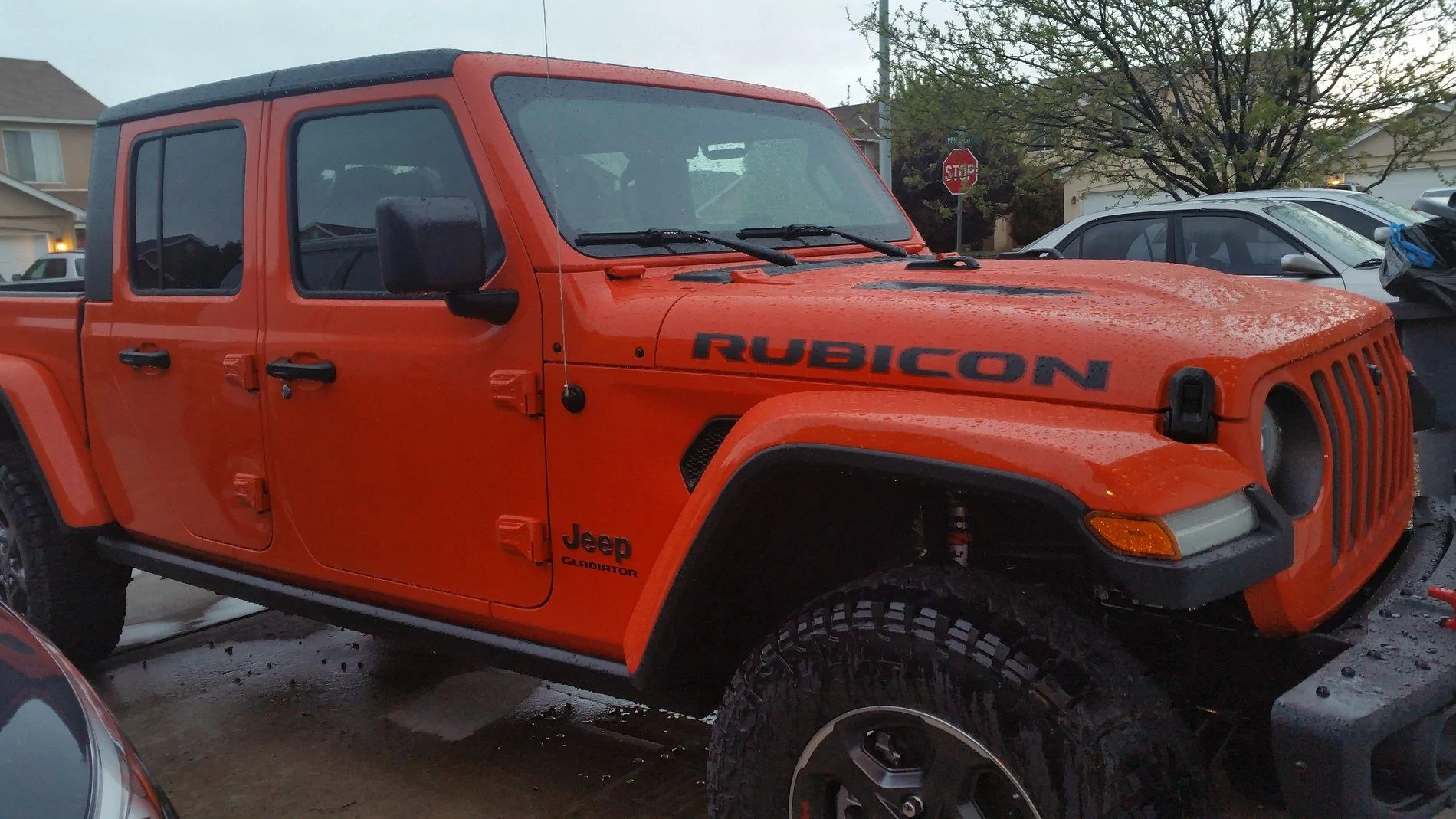 Jeep Gladiator WTB Punk'N Rubicon hood and painted fenders. 20200413_192844