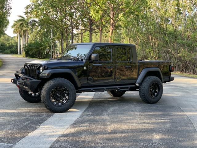 Jeep Gladiator BLACK Gladiator JT Club 2E9D3A73-0740-4A82-B976-D52813887AEF