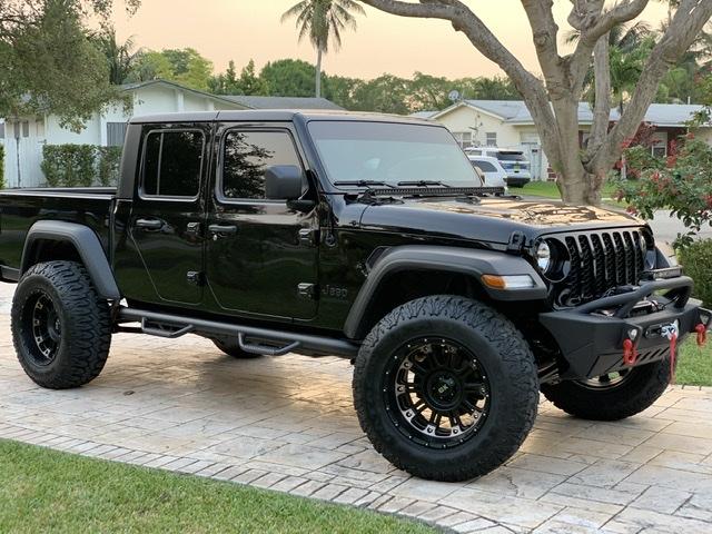 Jeep Gladiator BLACK Gladiator JT Club 72B38883-54A0-470B-895A-6475A87FDE0B