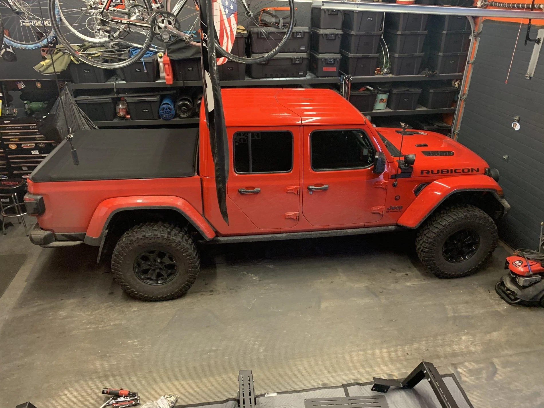 Jeep Gladiator Alaskan Firecracker F2E58640-1EB7-4F1D-9DB9-691AEAC0814B