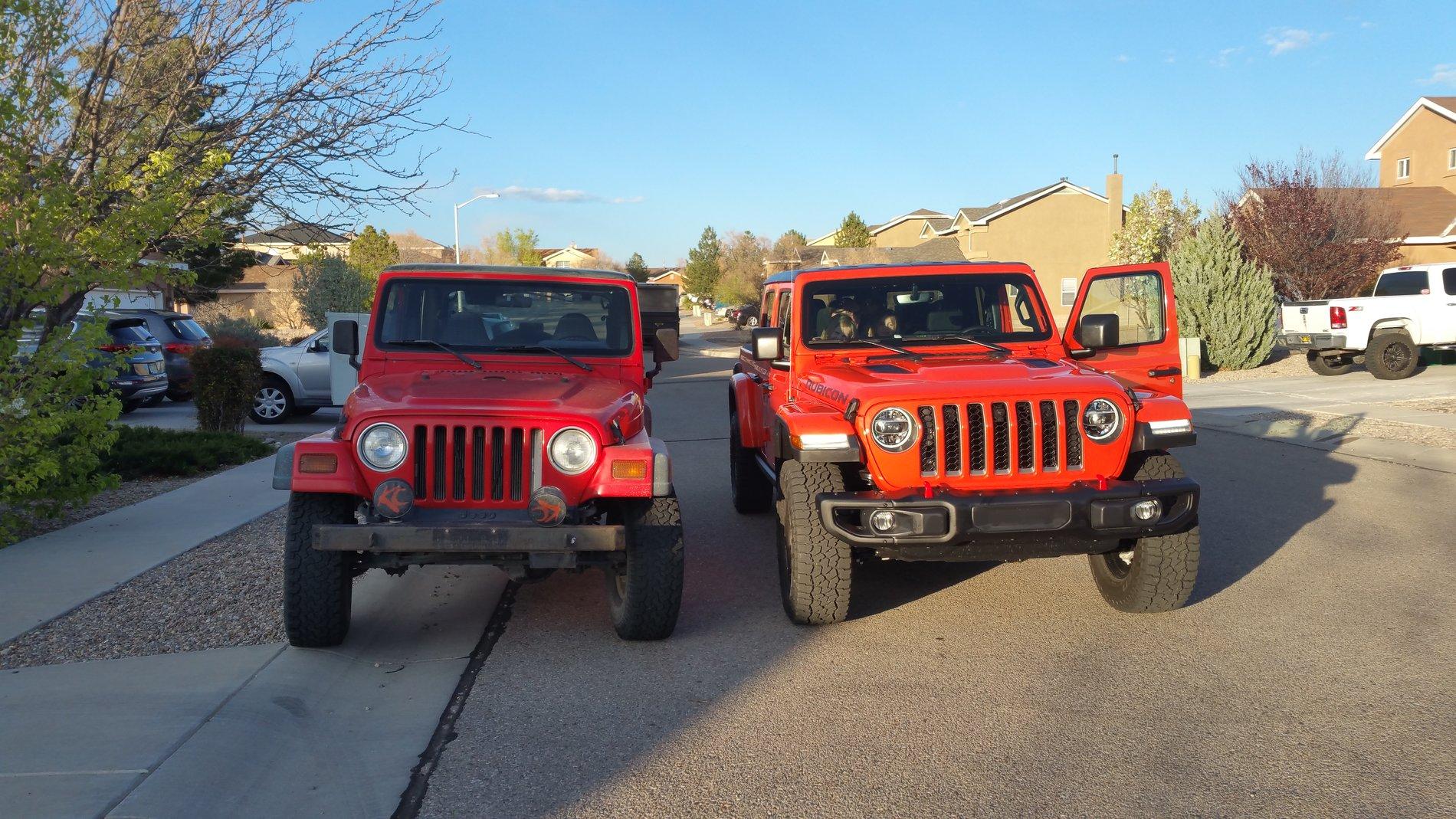 Jeep Gladiator Jeeps Parking Next To Jeeps 20200404_184341