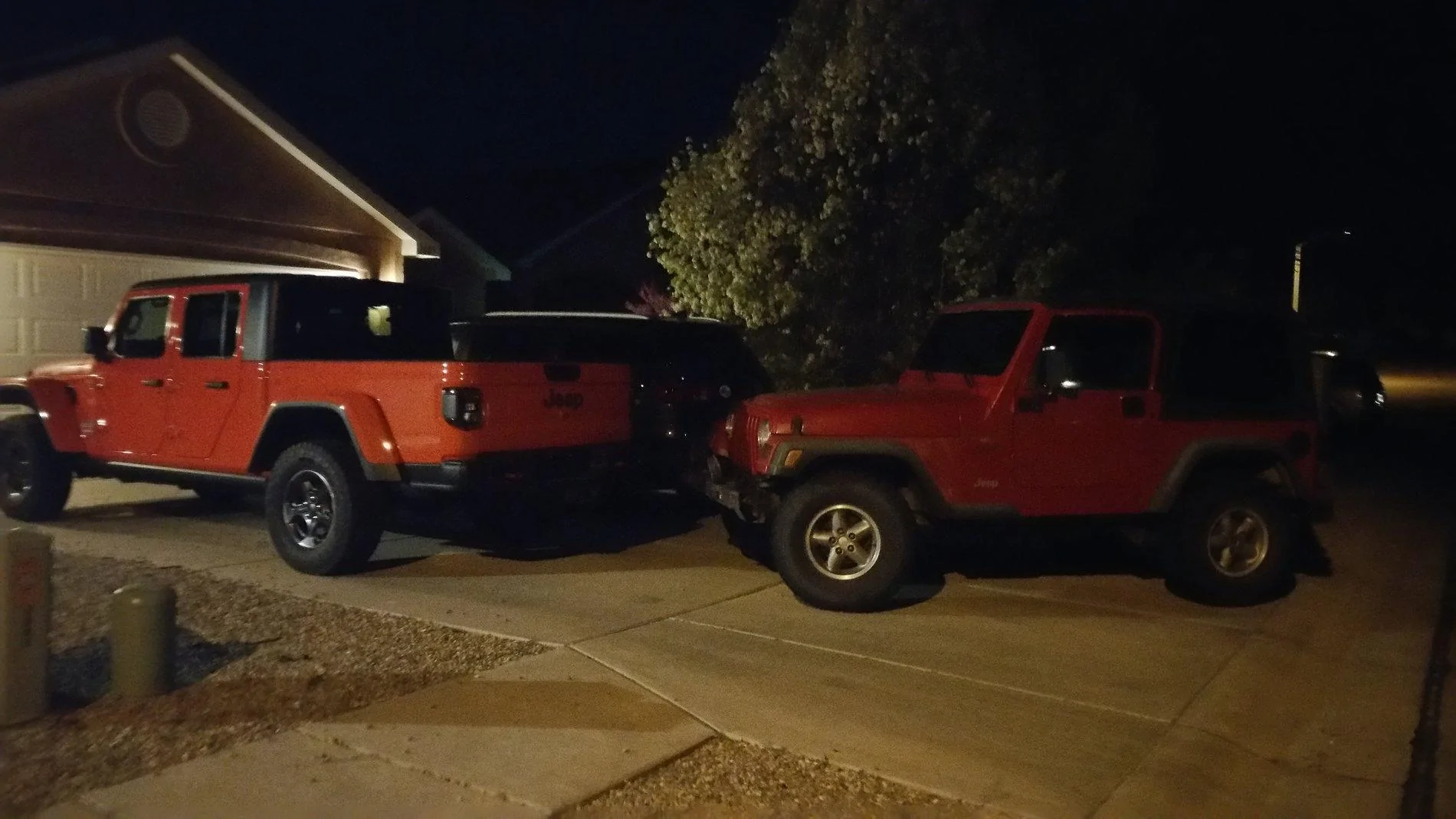 Jeep Gladiator Jeeps Parking Next To Jeeps 20200405_214044