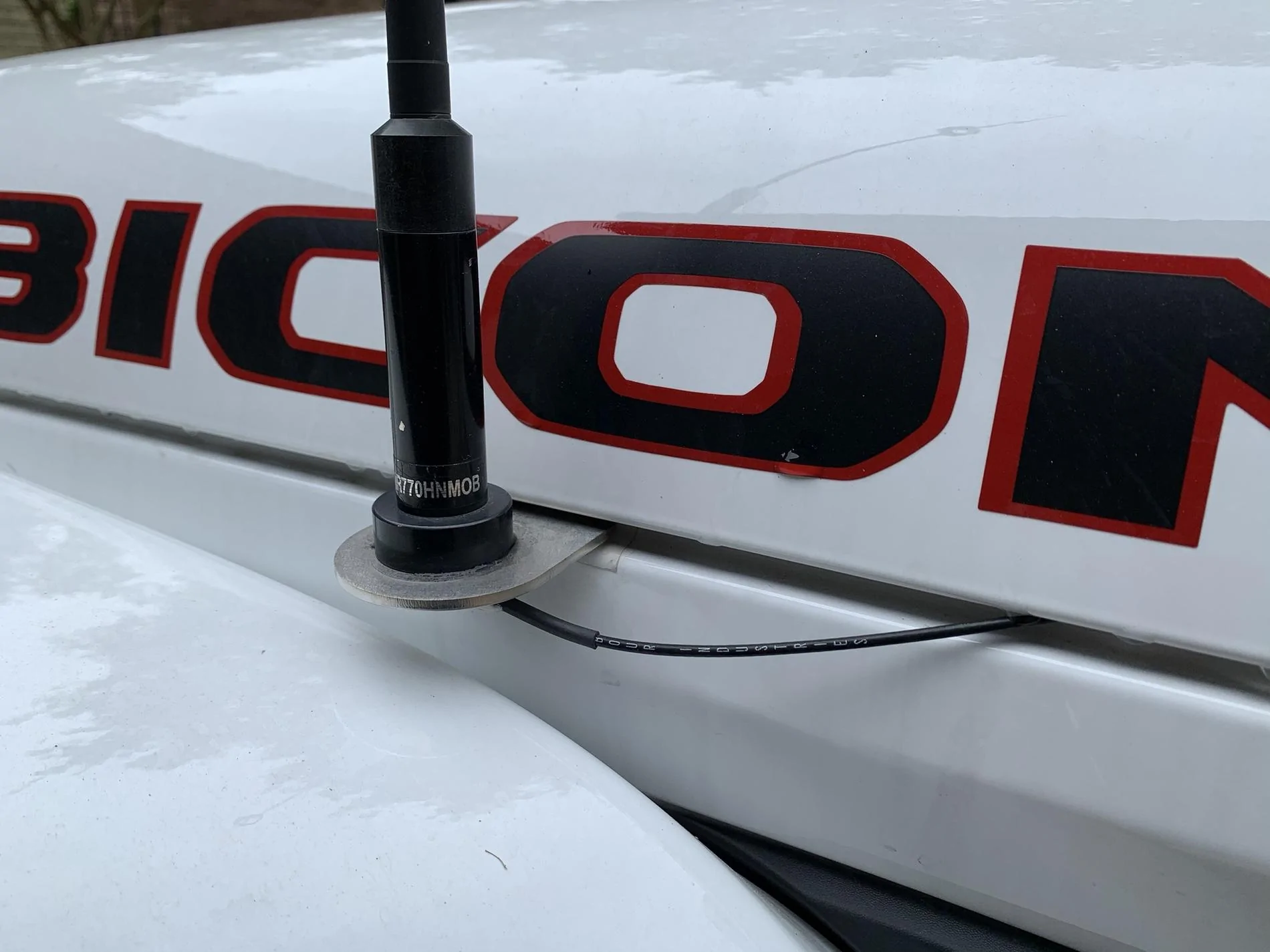 Jeep Gladiator Magnetic HAM antenna location? n39eSnC