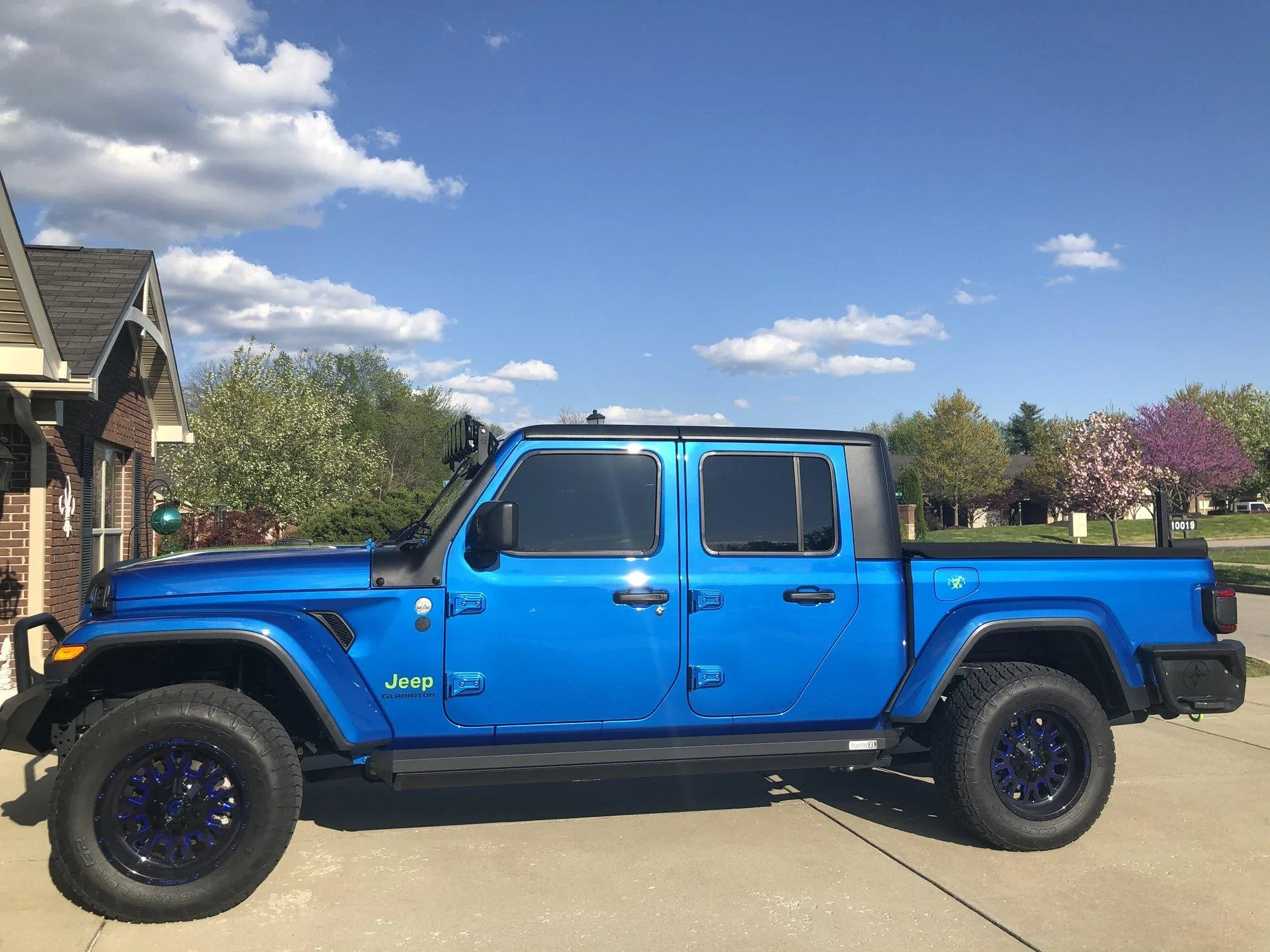 Jeep Gladiator HYDRO BLUE PEARL Gladiator JT Club D14D389E-BFA7-4B31-9904-BF2CE63CAA21