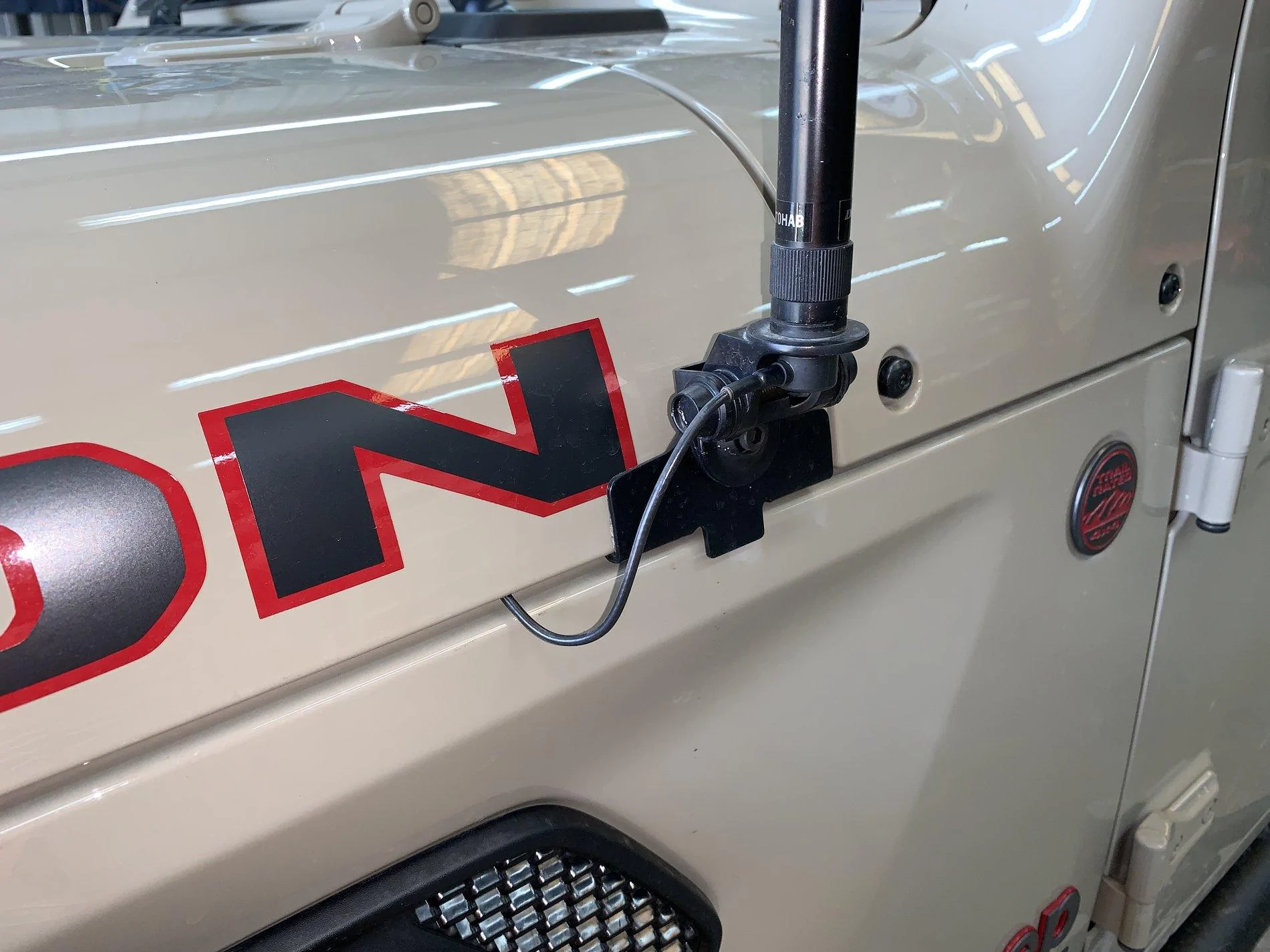 Jeep Gladiator Magnetic HAM antenna location? IMG_4254