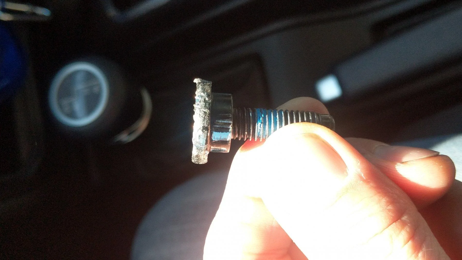 Jeep Gladiator Lower front corner bed time down screw question 15872228860043086372432984540742