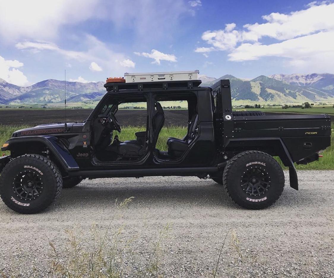 Jeep Gladiator Photoshop (change color) BE847332-28E6-430A-887D-0C9E2D87A3E7