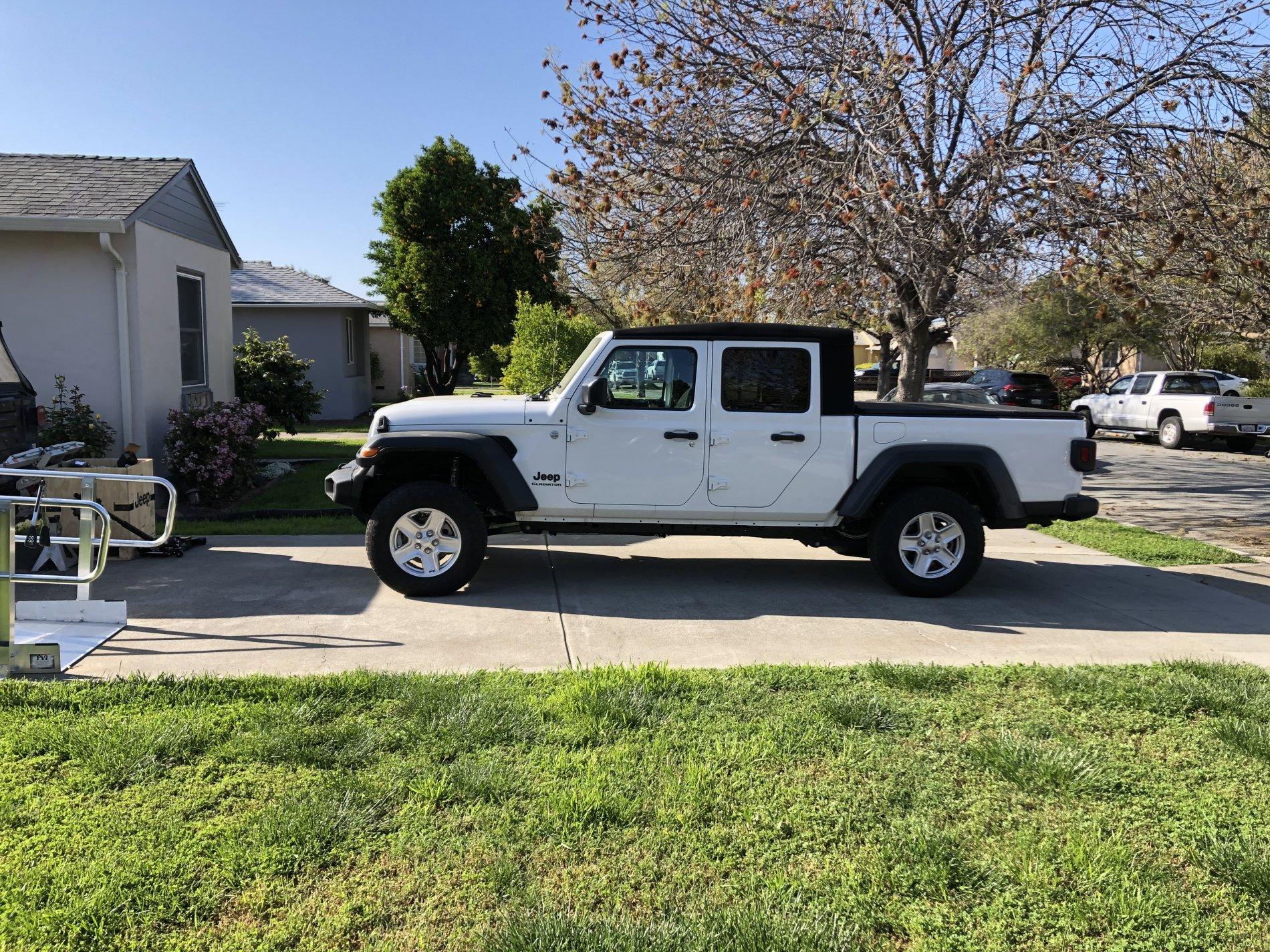 Jeep Gladiator Greg’s white JT max tow E30681D5-D14F-4A8C-B1E4-2A3D35498583