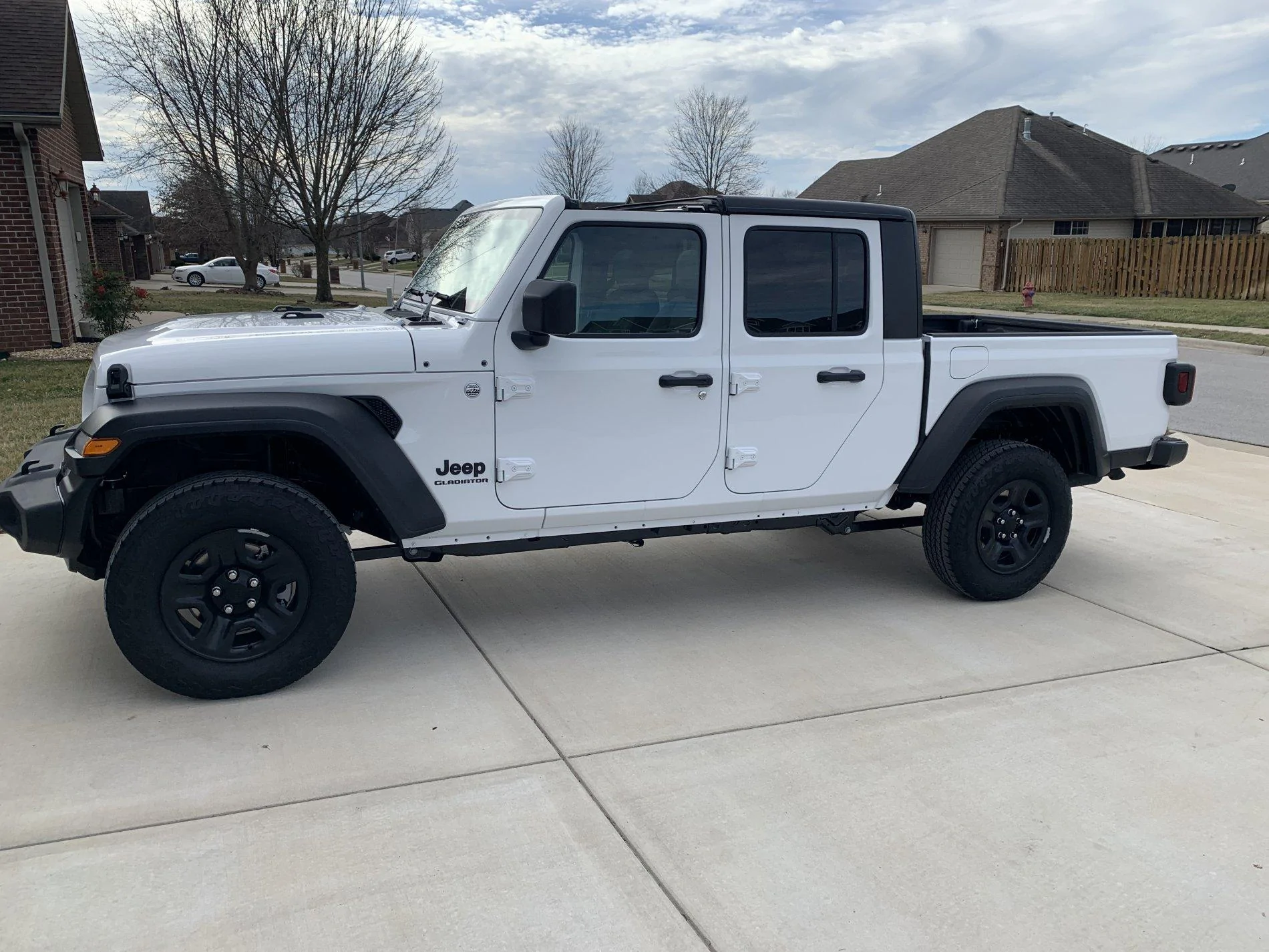 Jeep Gladiator Bunchahoopla White Sport Build 55C00489-8932-4C4C-B3BD-9BEF941280A0