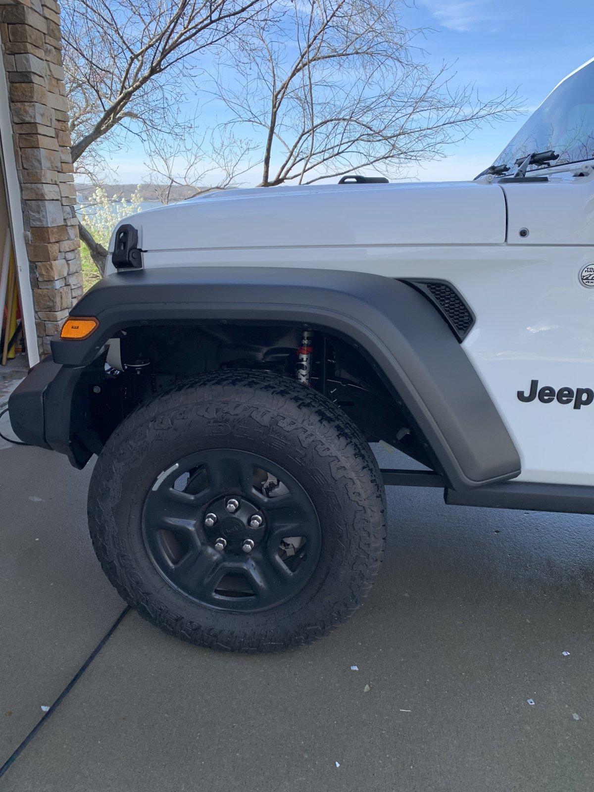 Jeep Gladiator Bunchahoopla White Sport Build B8D0FF4B-AC17-4B27-9D1A-40FB62066465