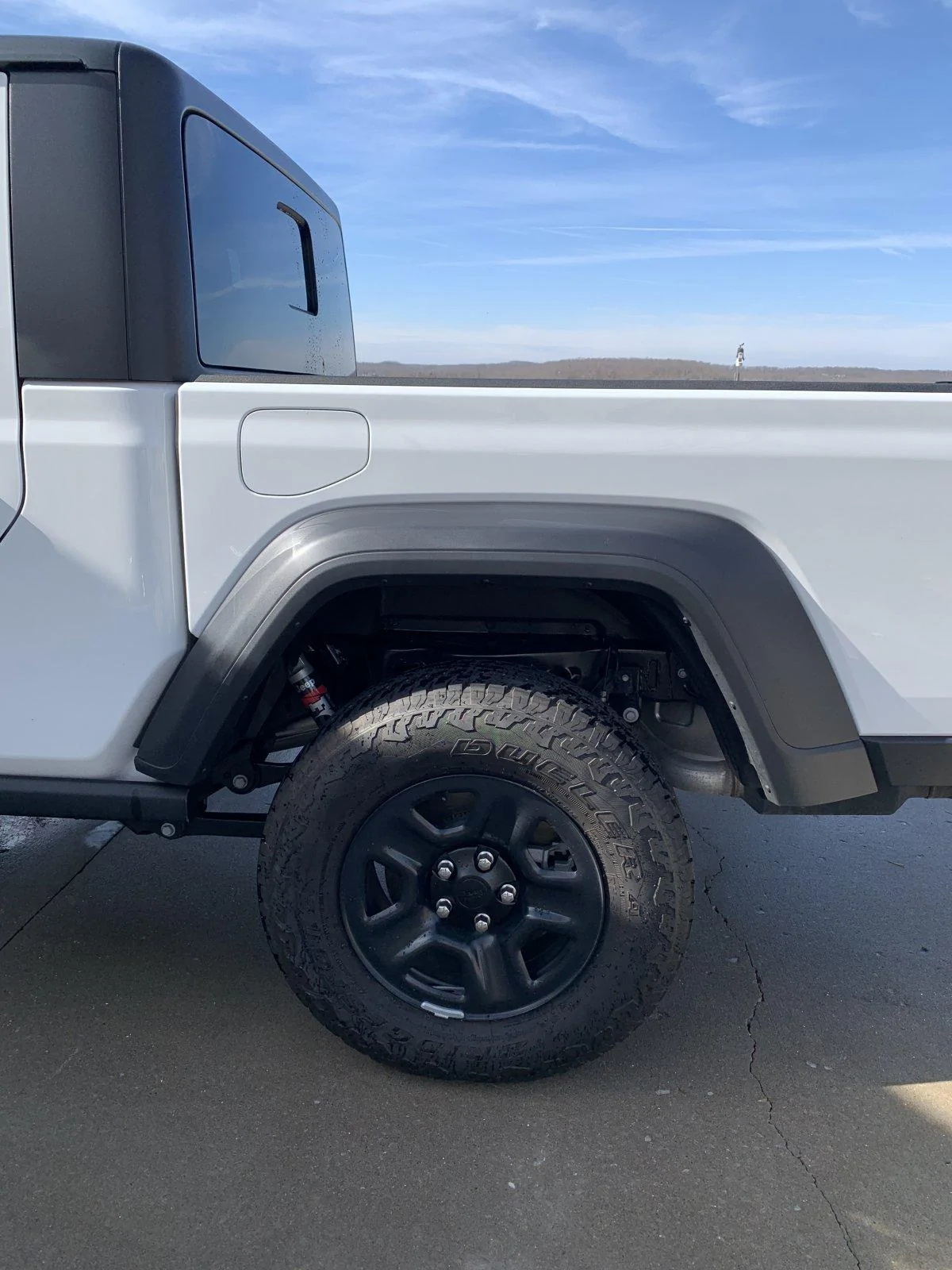 Jeep Gladiator Bunchahoopla White Sport Build B853F108-38EB-438C-AC2D-E3C6C2B99784