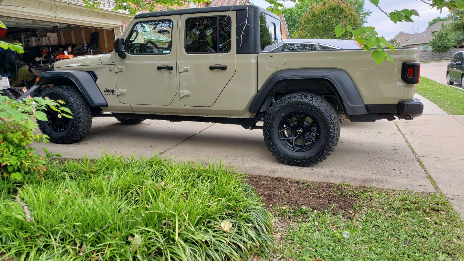 Jeep Gladiator Pictures of 33s and 35s 20200418_165319