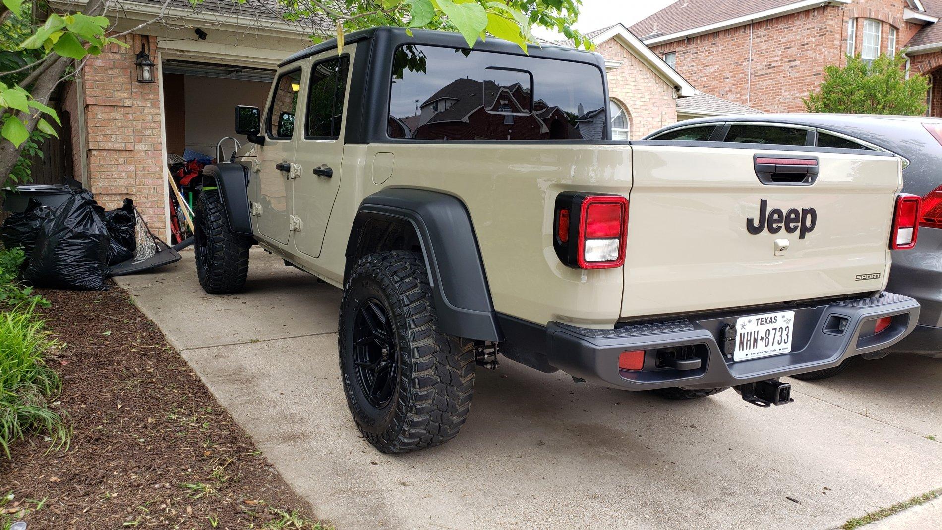 Jeep Gladiator Pictures of 33s and 35s 20200418_165310