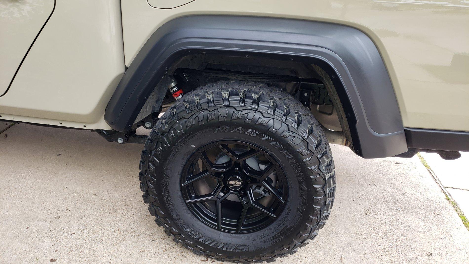 Jeep Gladiator Pictures of 33s and 35s 20200418_165340