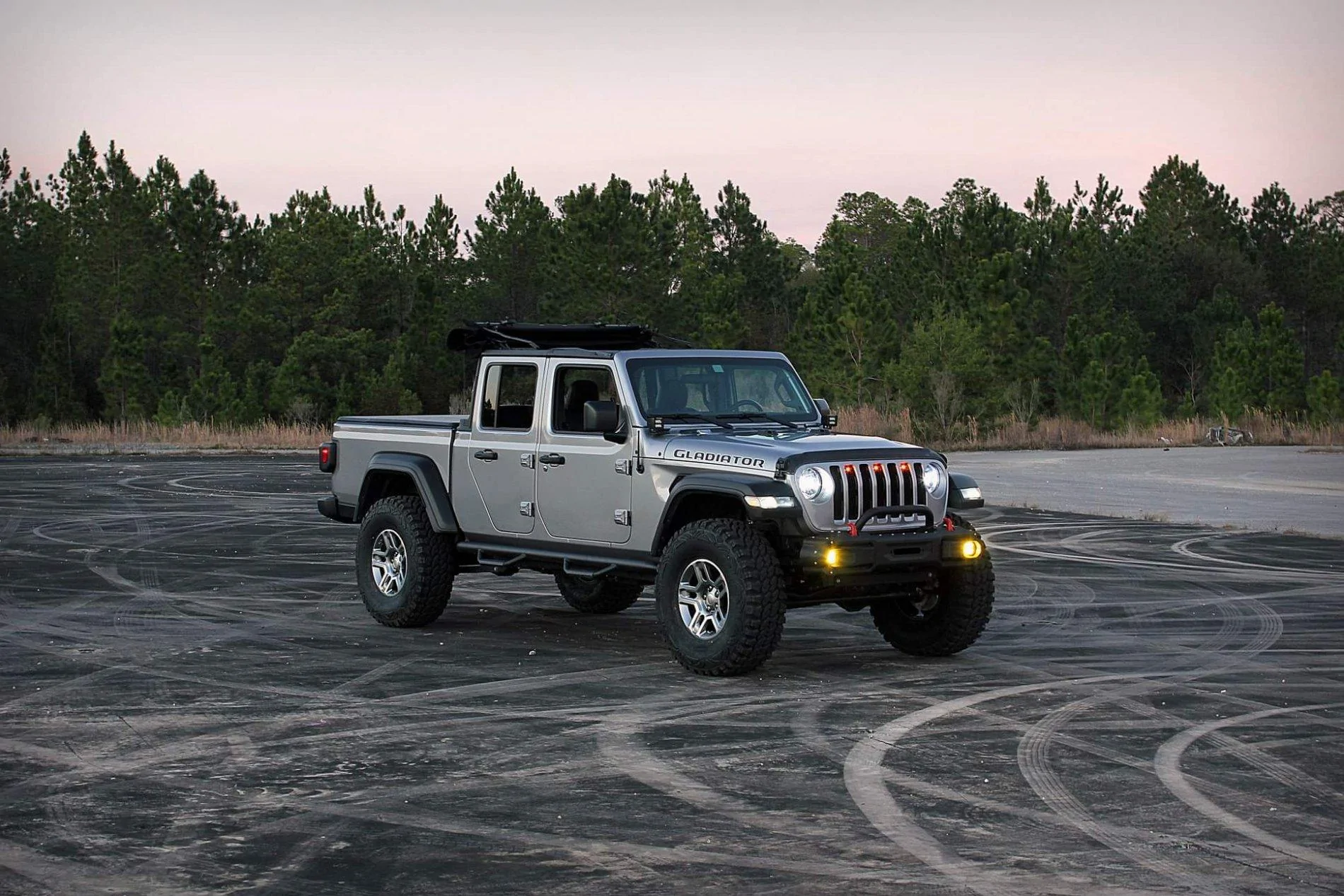 Jeep Gladiator Max tow with or without hood “Gladiator” stickers? FB_IMG_1581820859251