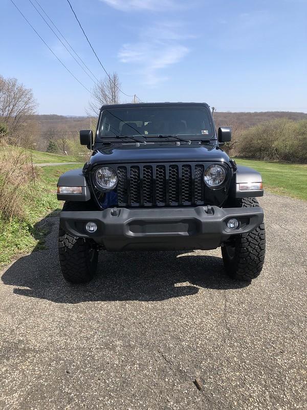 Jeep Gladiator Black and gold gladiator 49793588443_0efeb5e6c2_c