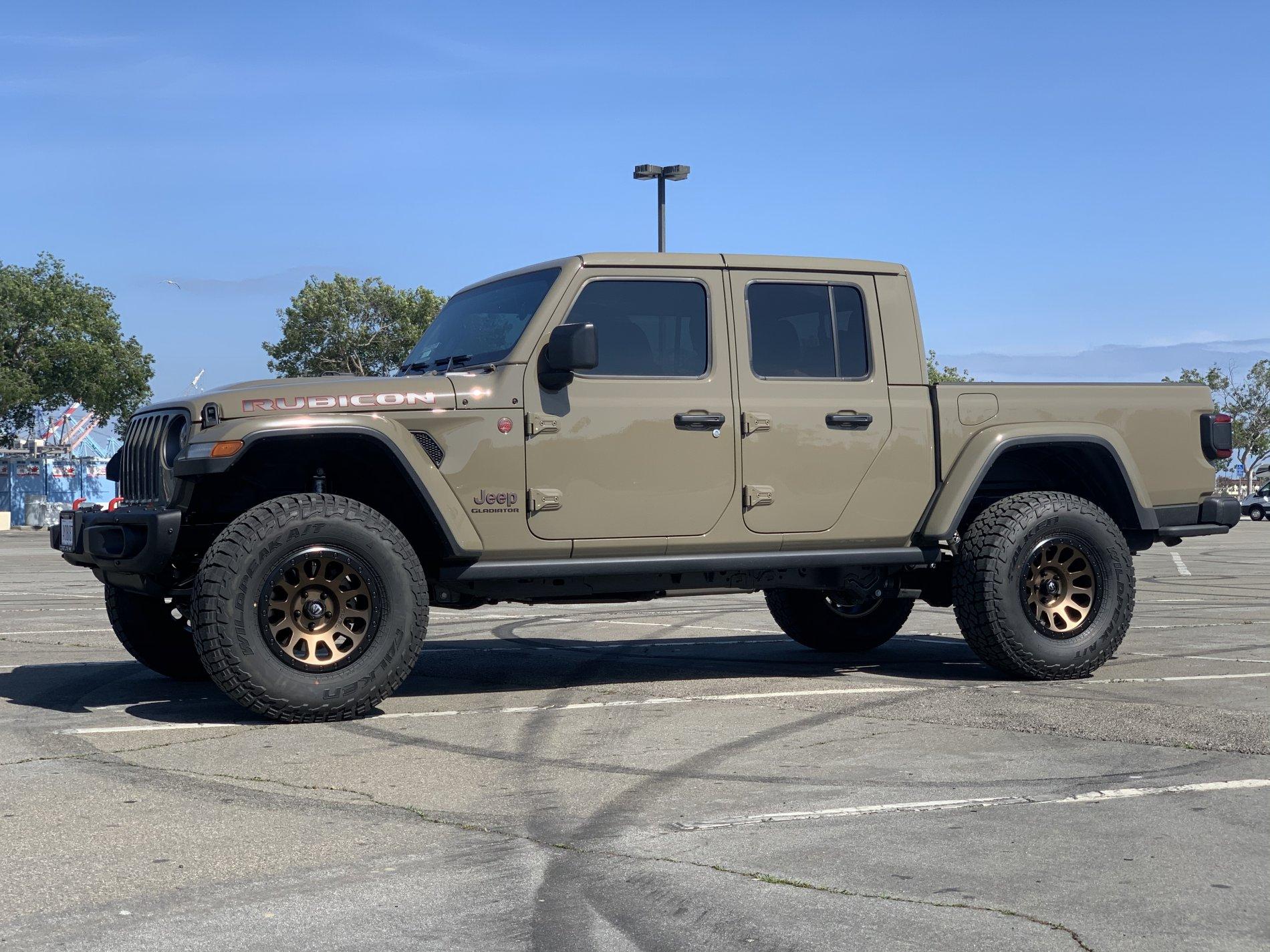 Jeep Gladiator Bronze wheel pics 66231F4D-8F39-4ABA-BC4E-88D976C1C13B