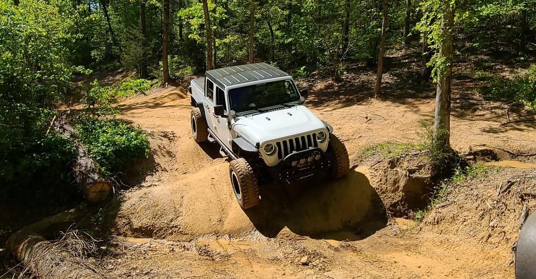 Jeep Gladiator Suspension/Lift for 35's with emphasis for On-Road manners. 93418559_2939274872853424_4299942422906929152_o