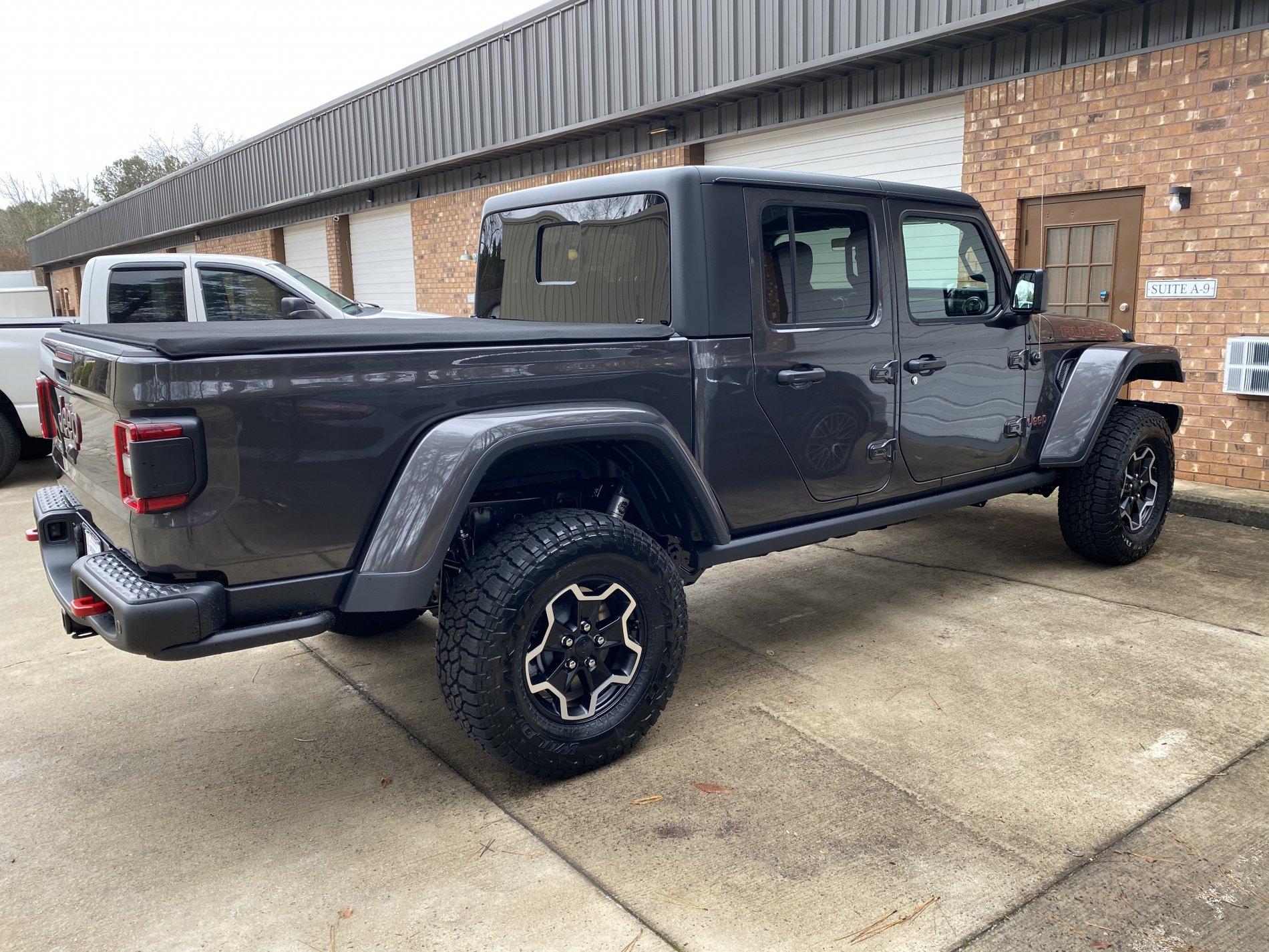 Jeep Gladiator PIC Request 2in lift w/stock tires 183C7539-93A0-4FFB-A2BF-1890E79DC237