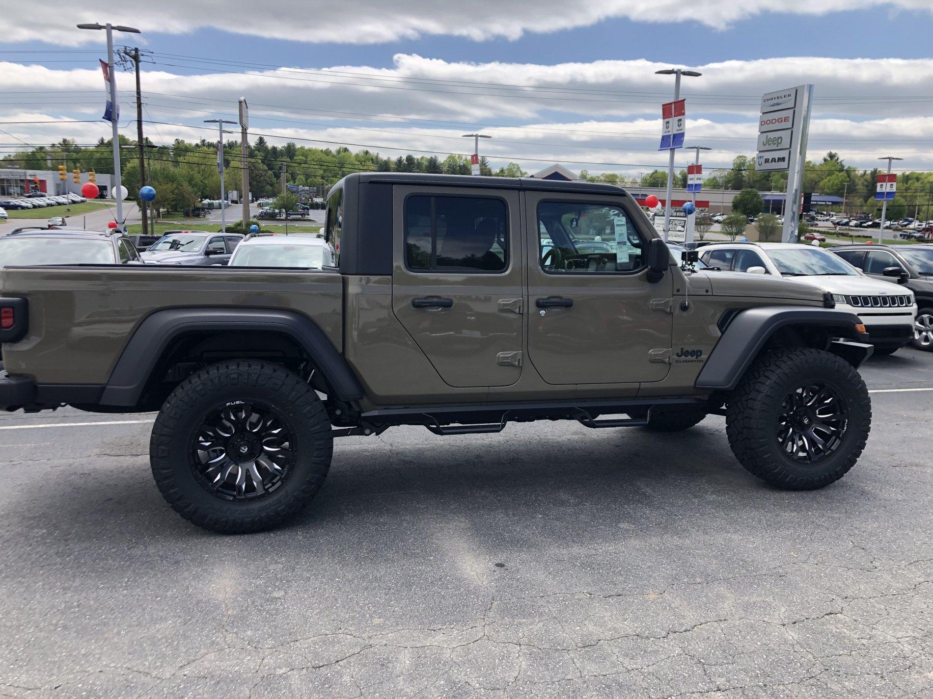 Jeep Gladiator Show me your 37's Gladiator