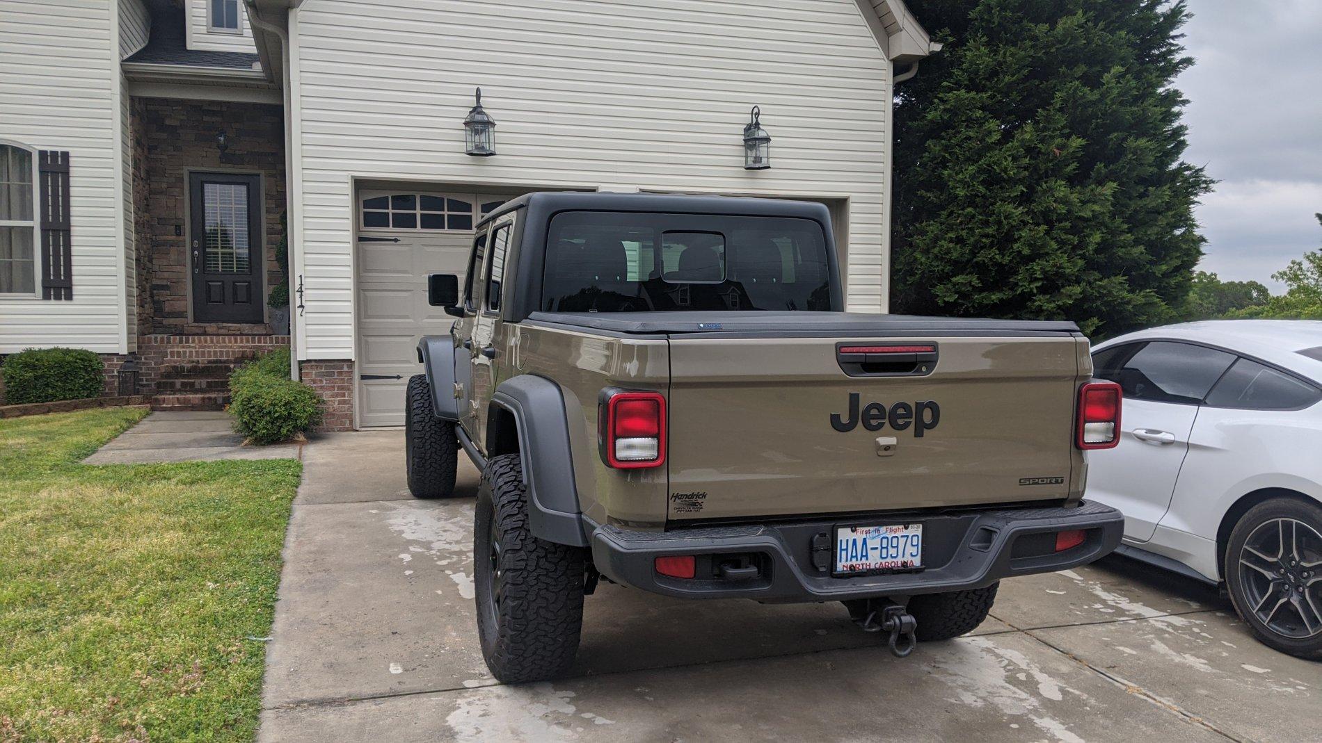 Jeep Gladiator Roll it or Fold it?? (Tonneau Covers) IMG_20200423_160344