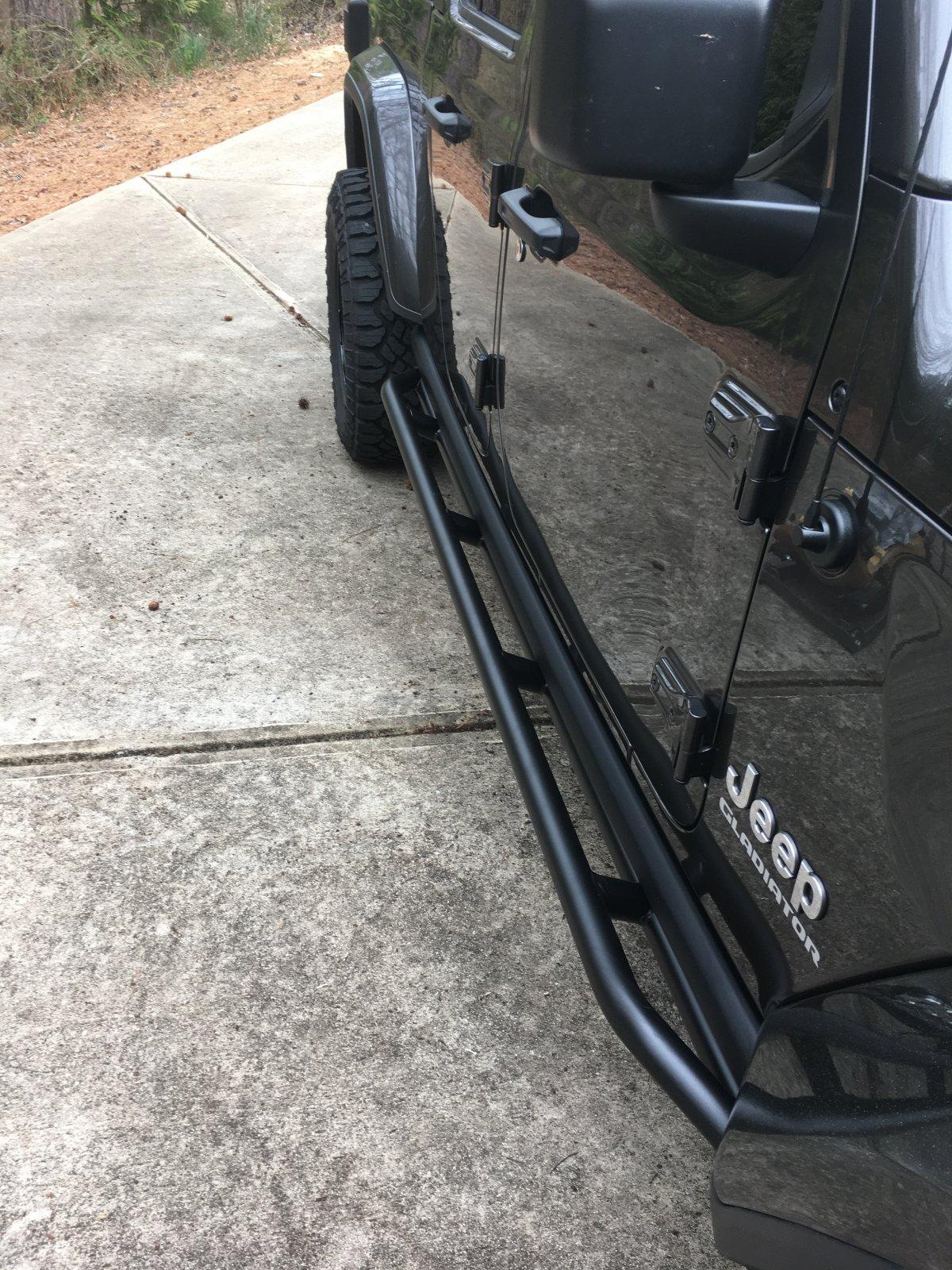 Jeep Gladiator Steps with Rubi Rock Rails D3A577CF-8FBE-4CC6-A52B-EFFCDBB200BF