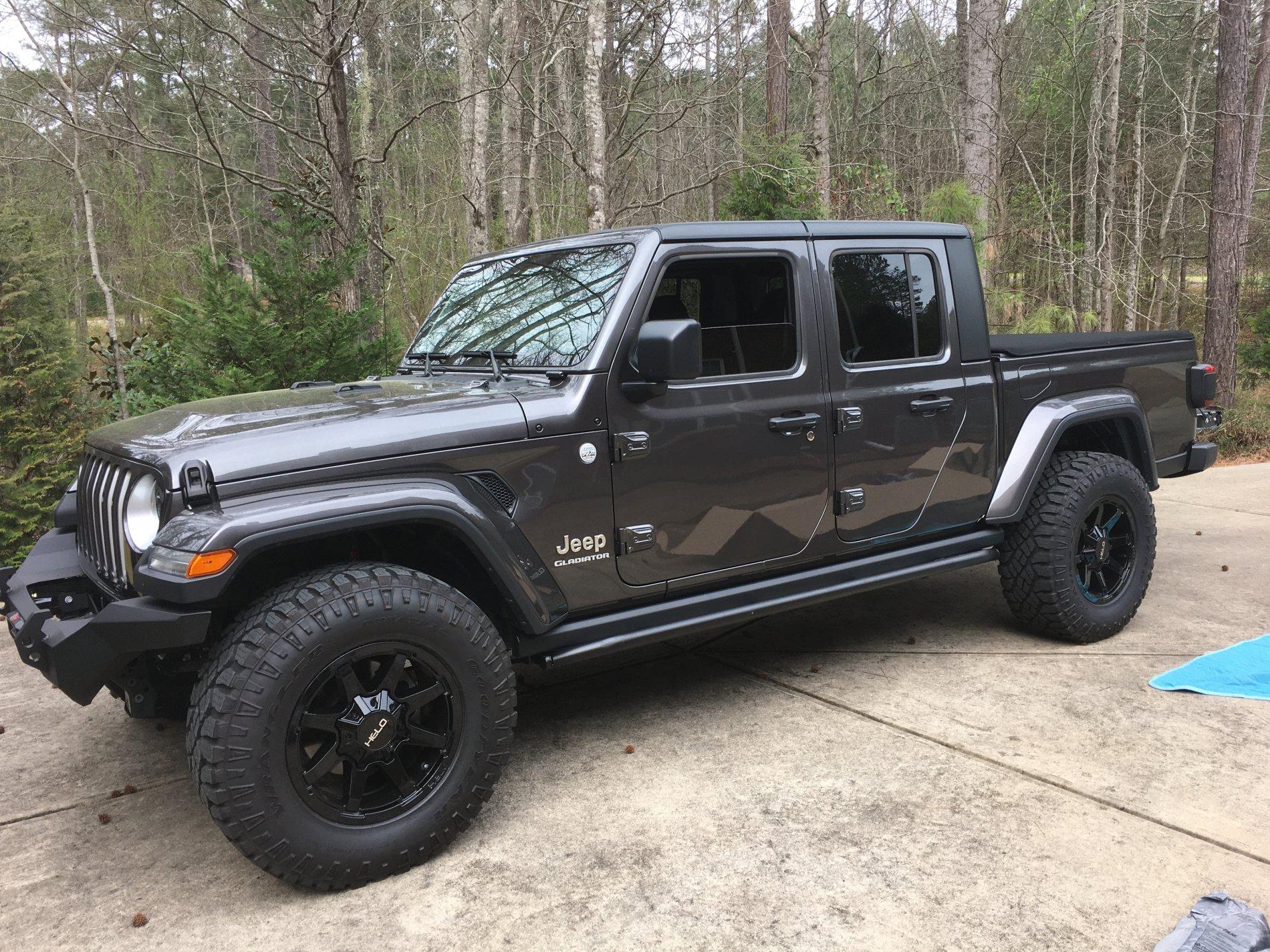 Jeep Gladiator Steps with Rubi Rock Rails 017CD2B9-A1D7-4570-BF3F-C95FC6ADCE34