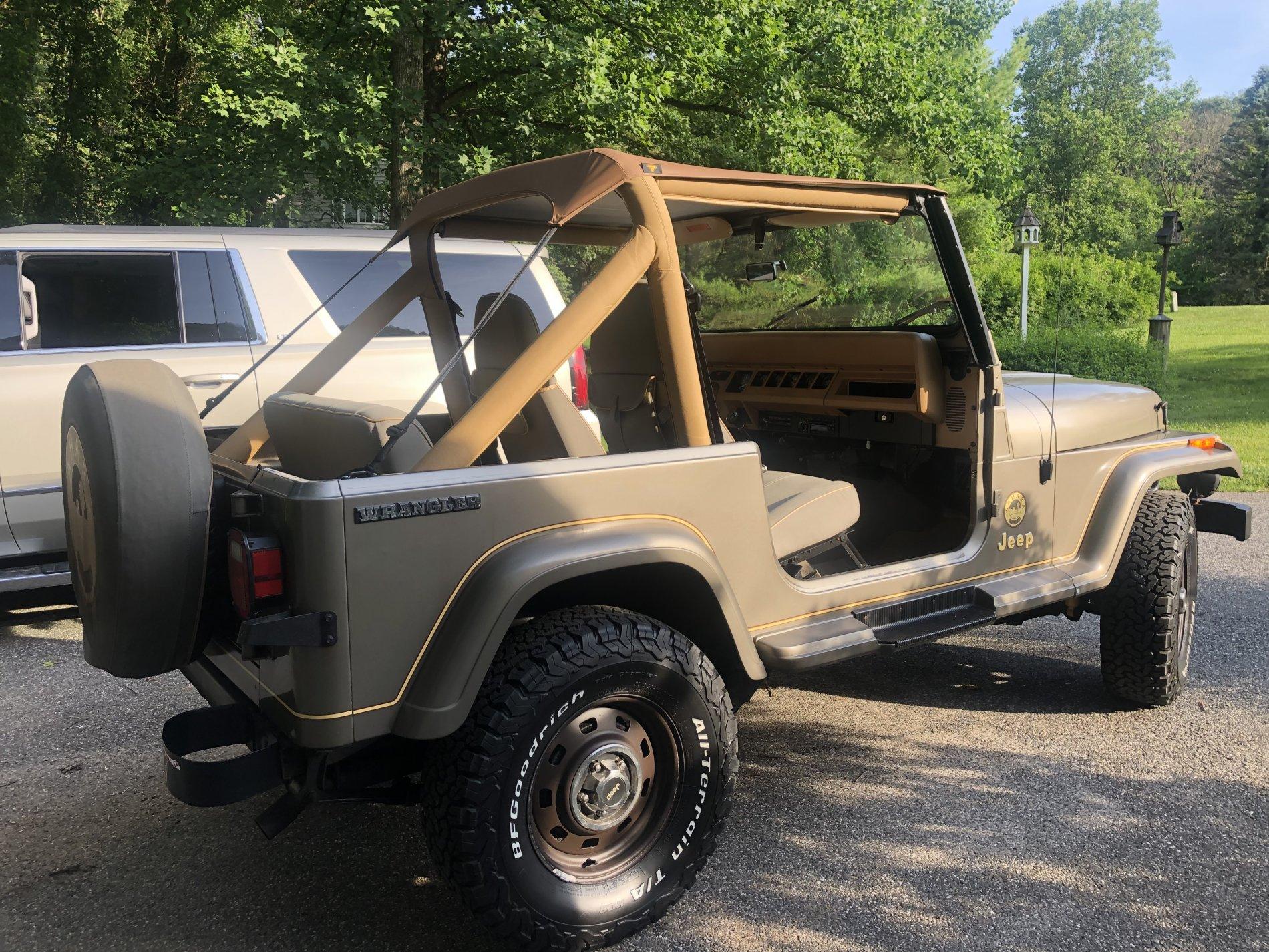 Jeep Gladiator 1988 Jeep YJ Sahara 34,000 OG miles 215CCA8B-DFB1-4679-806E-8052C5B3D8BC