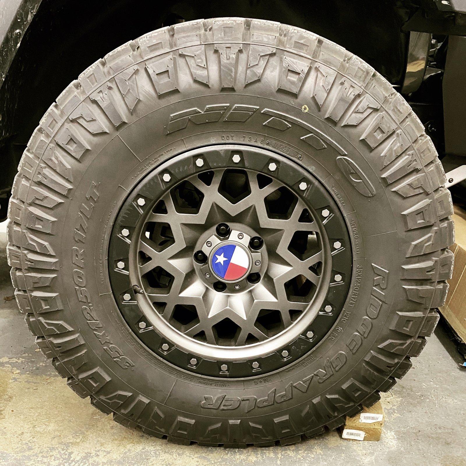Jeep Gladiator WTS: 35x12.50r17 Nitto Ridge Grapplers (4) with Readylift SST Lift 2.5" 1A4A2D86-035E-4B80-8EE8-EE8E77148199