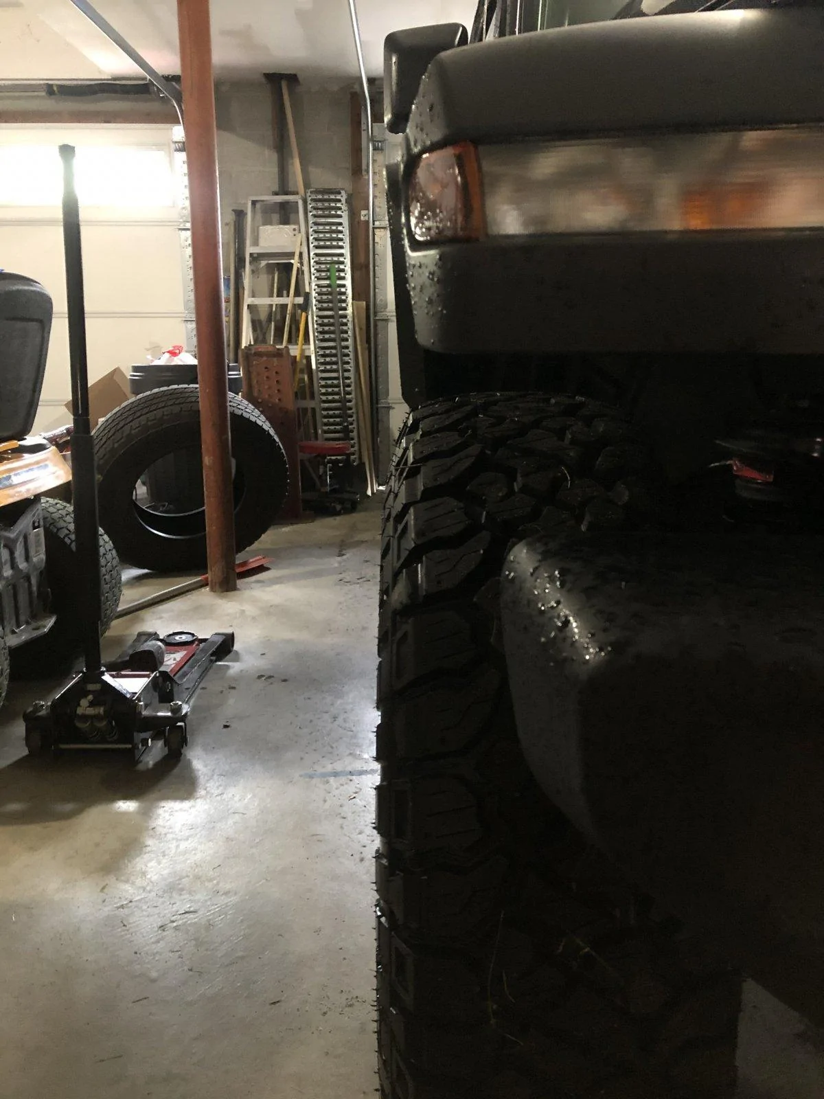 Jeep Gladiator Black and gold gladiator 33AB4DDF-8342-4E44-B994-AFCFF21347A8