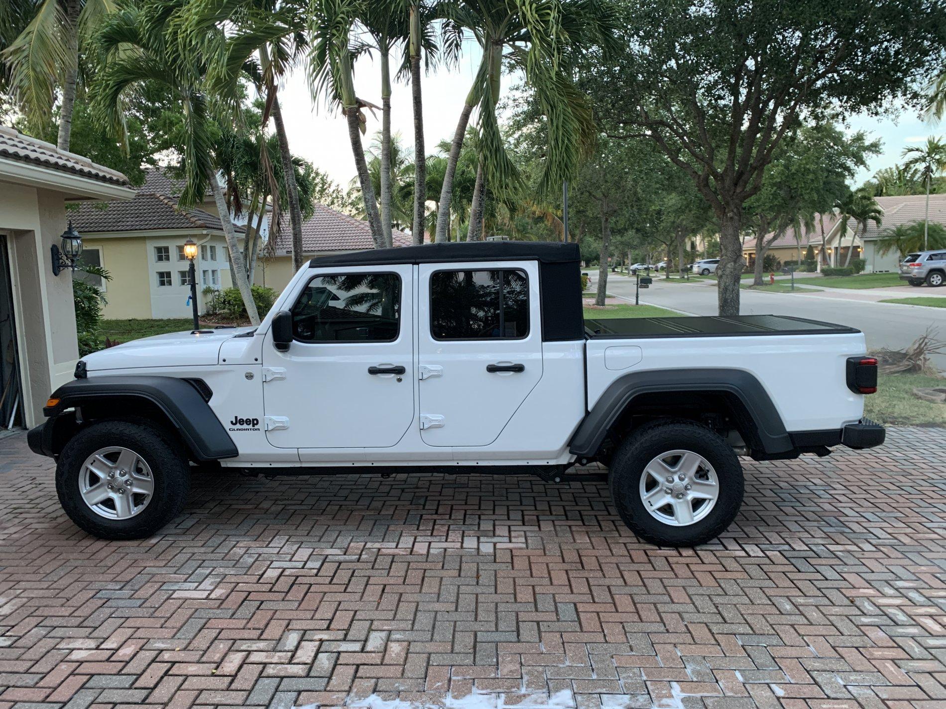 Jeep Gladiator BRIGHT WHITE Gladiator JT Club 34ED8F79-7A32-4007-B4E3-CFE8C125F97A