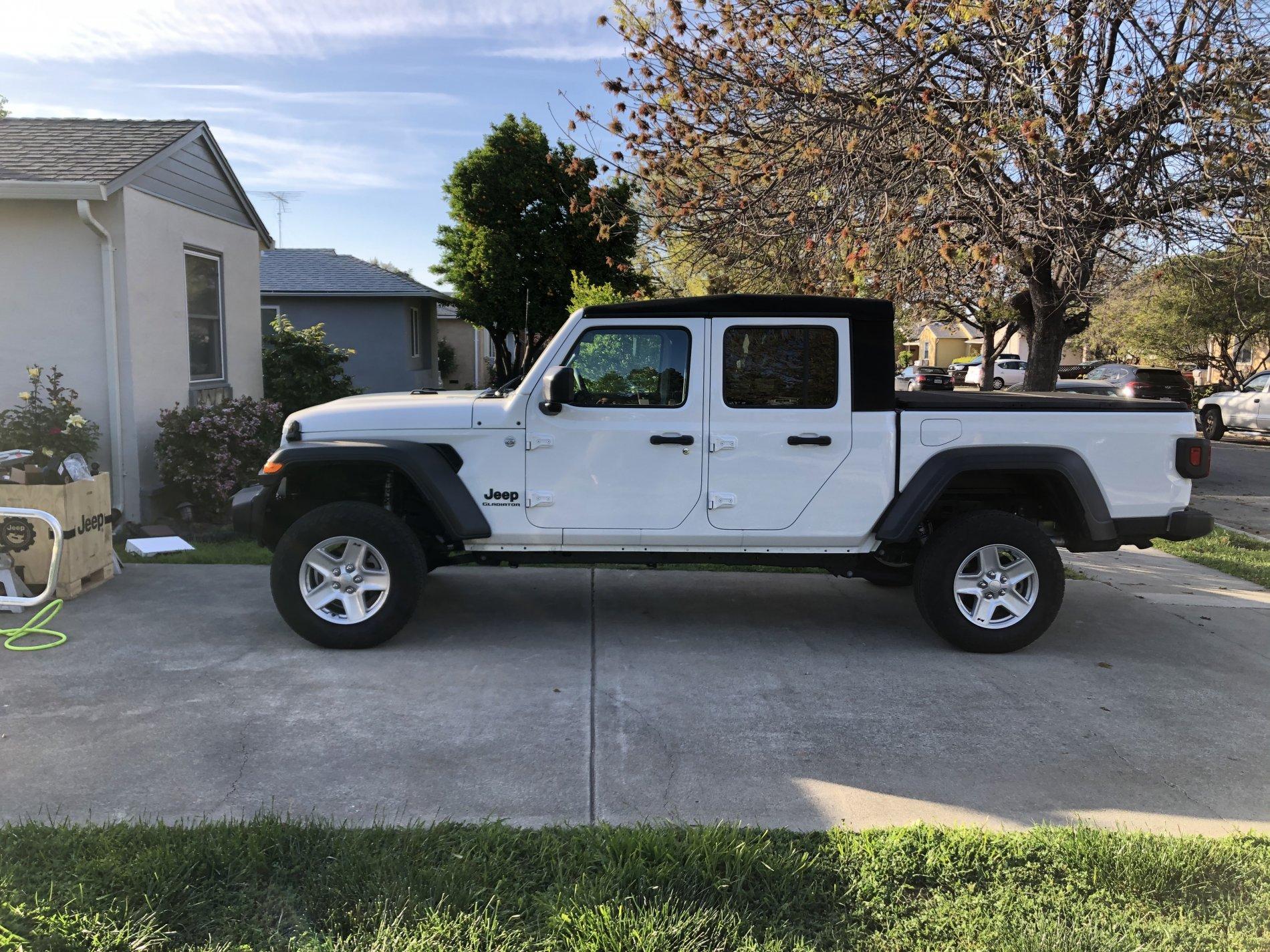 Jeep Gladiator PIC Request 2in lift w/stock tires 5774CE4F-7ED1-41AB-99C3-2B6A5E63E24D